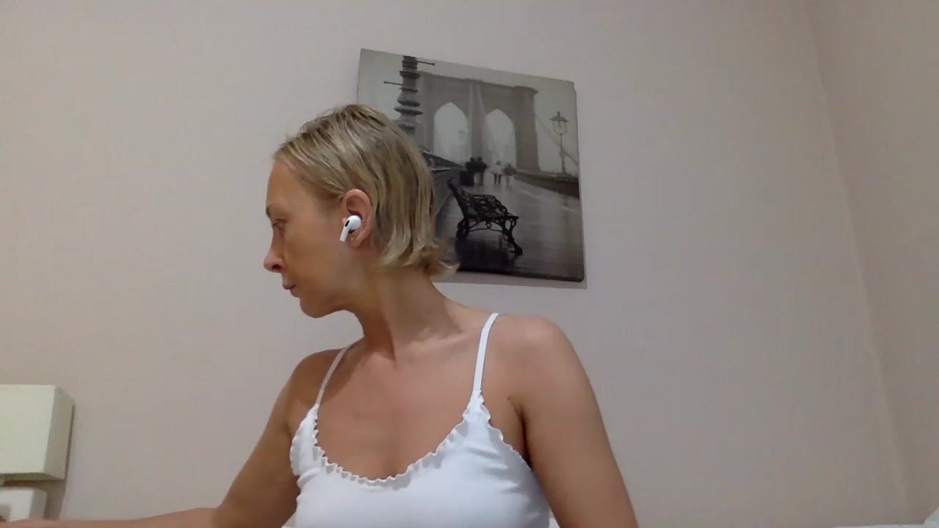 Gallery image thumbnail from Aimee_Angel's myfreecams stream on, 04/01/2023, 16:09 image 3 of 20