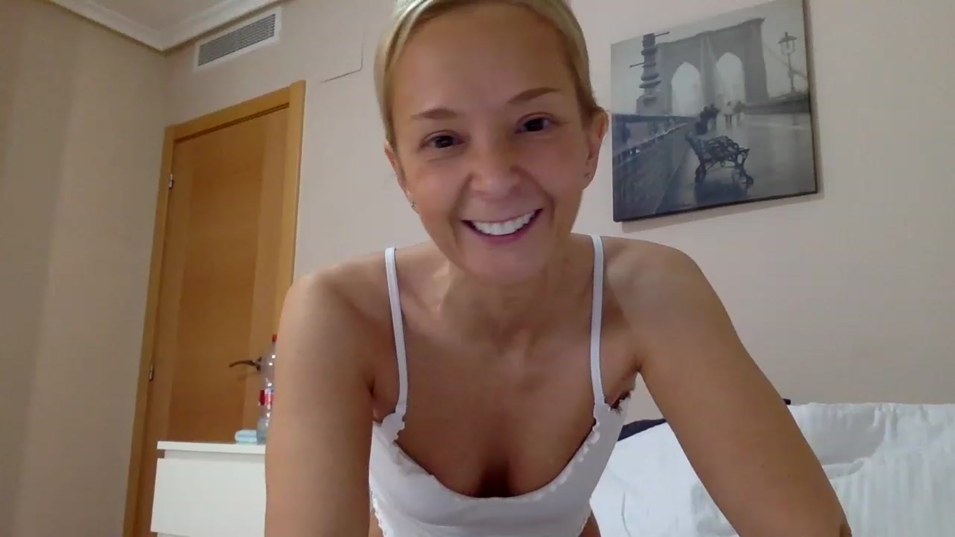 Gallery image thumbnail from Aimee_Angel's myfreecams stream on, 04/16/2023, 13:06 image 19 of 20