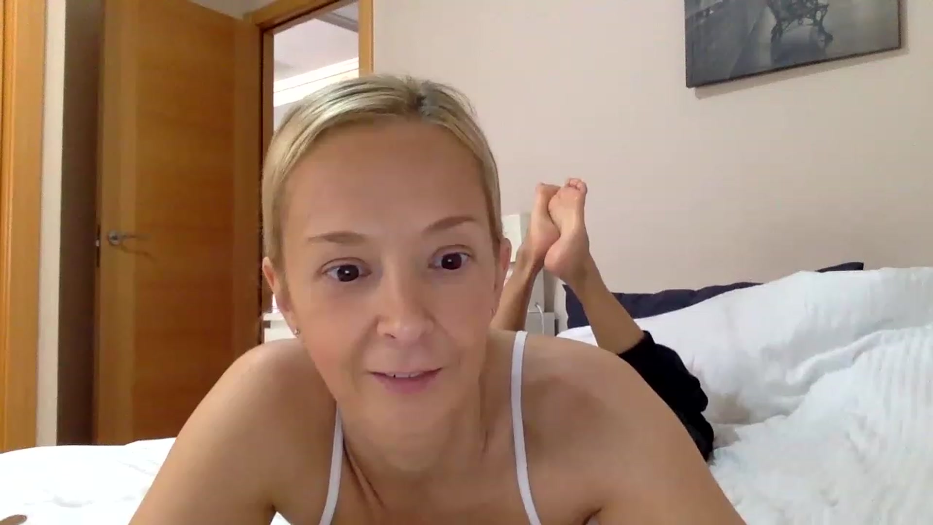 Gallery image thumbnail from Aimee_Angel's myfreecams stream on, 04/16/2023, 13:48 image 2 of 20