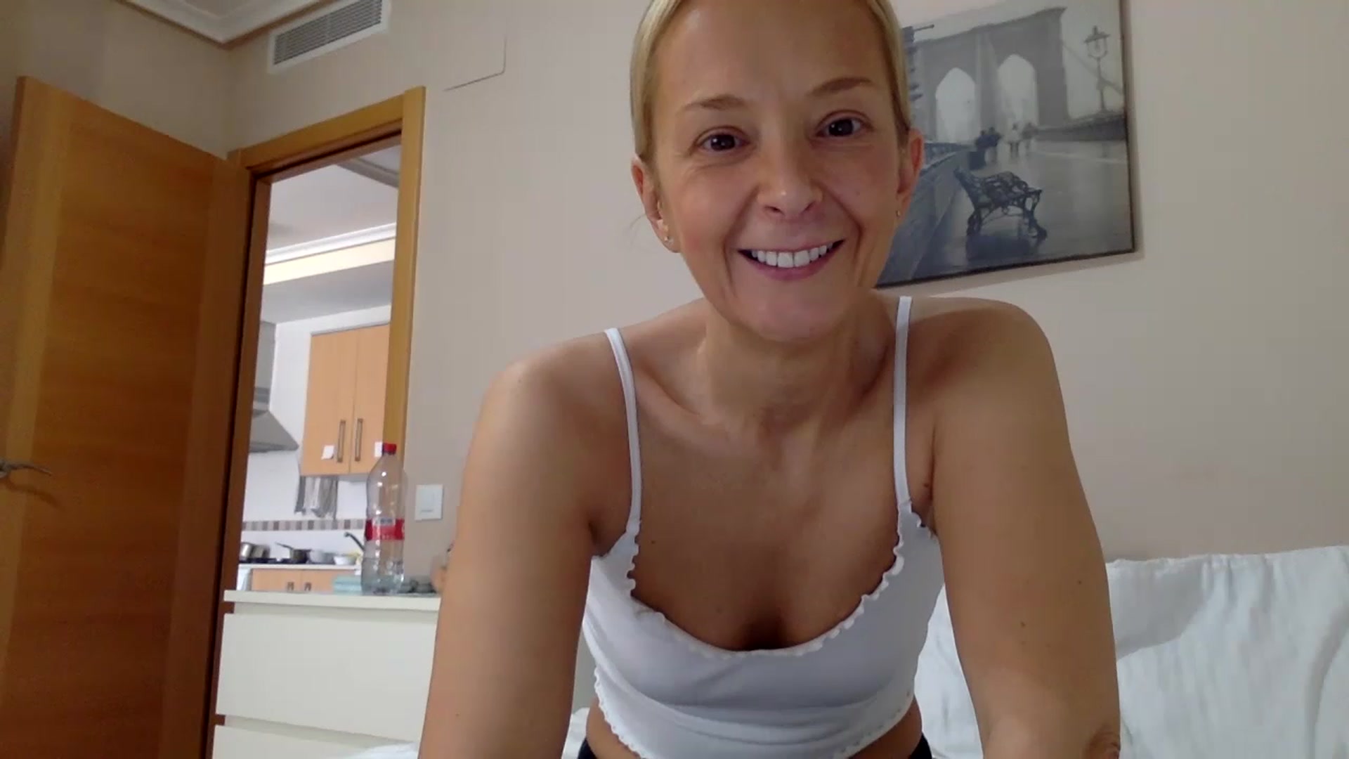 Gallery image thumbnail from Aimee_Angel's myfreecams stream on, 04/16/2023, 13:48 image 15 of 20