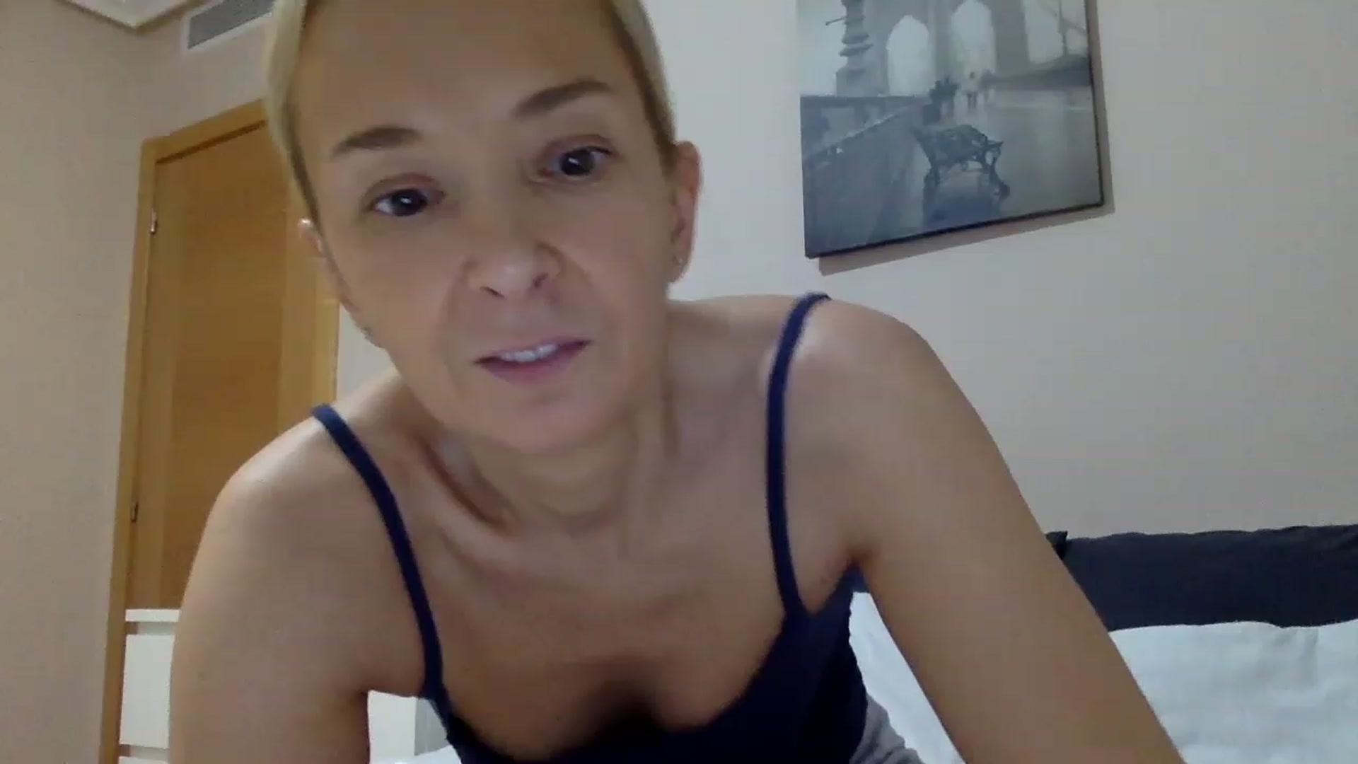 Gallery image thumbnail from Aimee_Angel's myfreecams stream on, 05/03/2023, 20:14 image 2 of 20