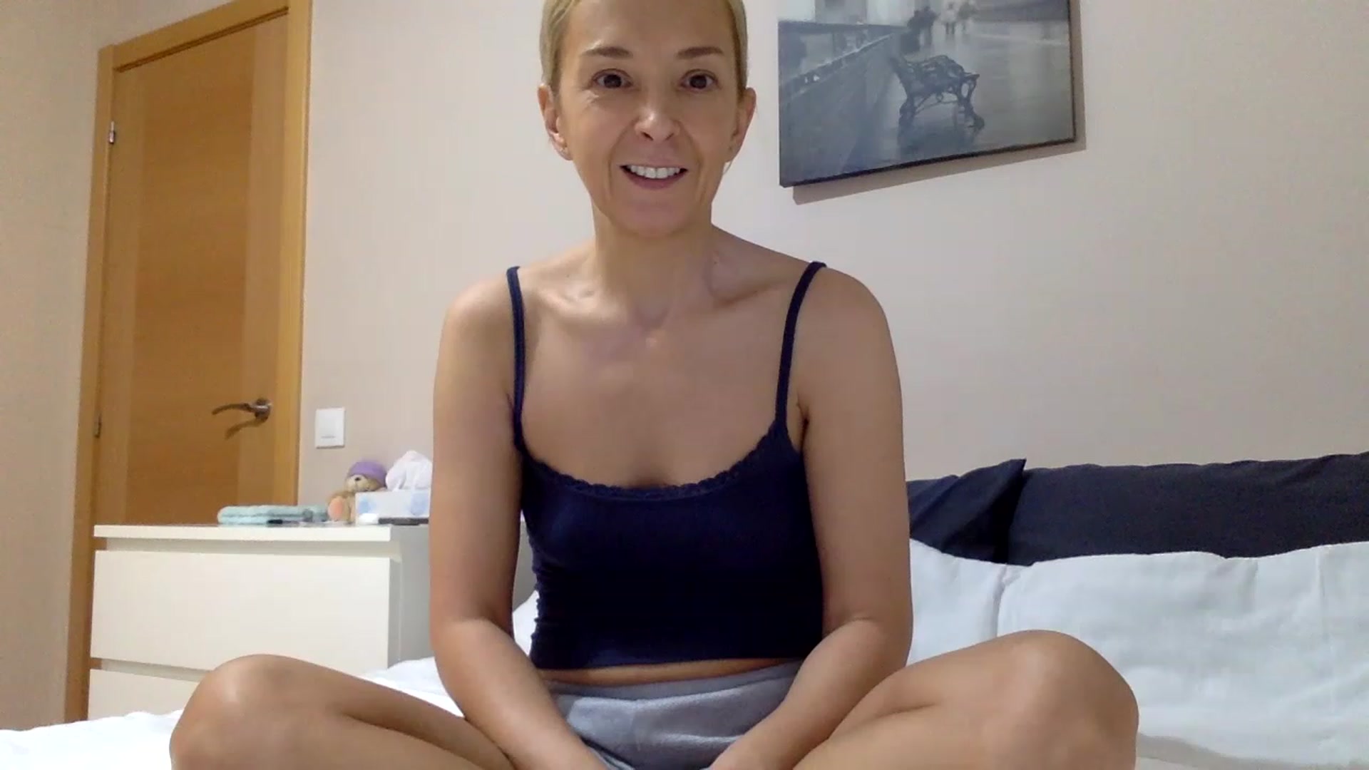 Gallery image thumbnail from Aimee_Angel's myfreecams stream on, 05/03/2023, 20:14 image 5 of 20