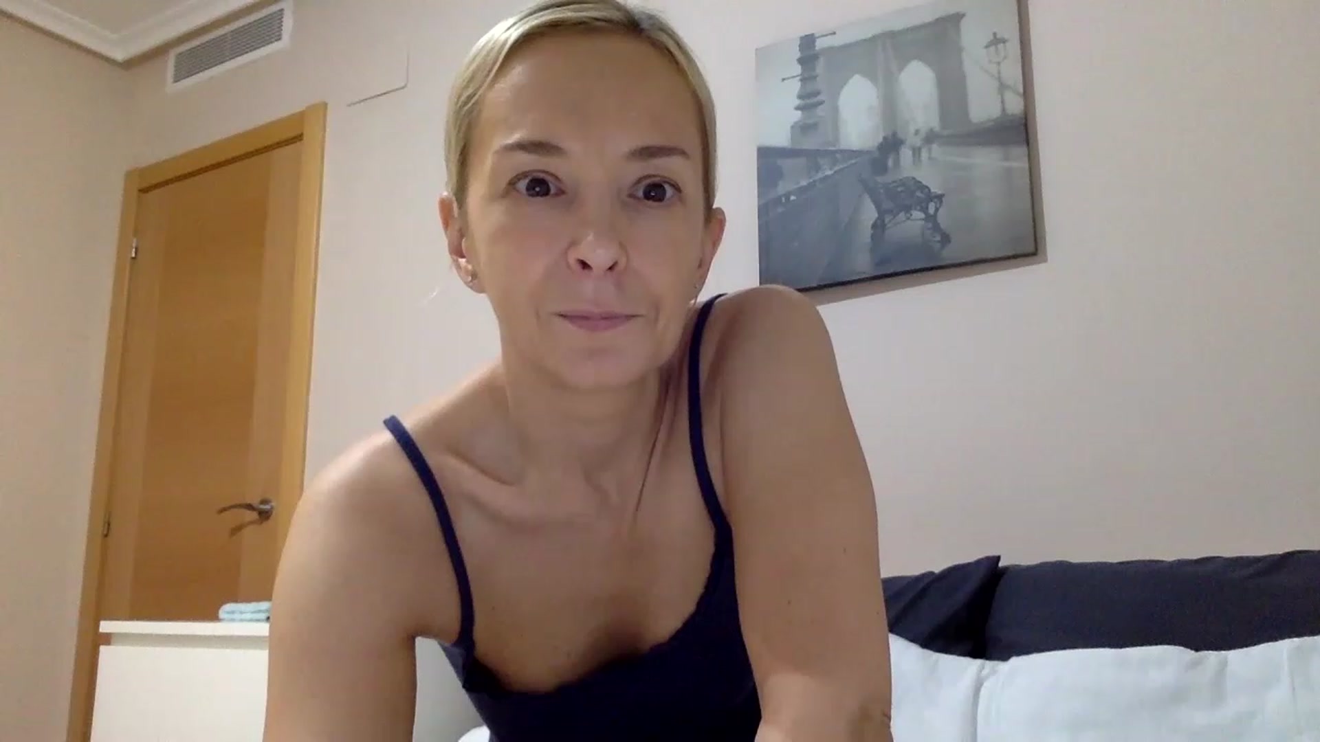 Gallery image thumbnail from Aimee_Angel's myfreecams stream on, 05/03/2023, 20:14 image 11 of 20
