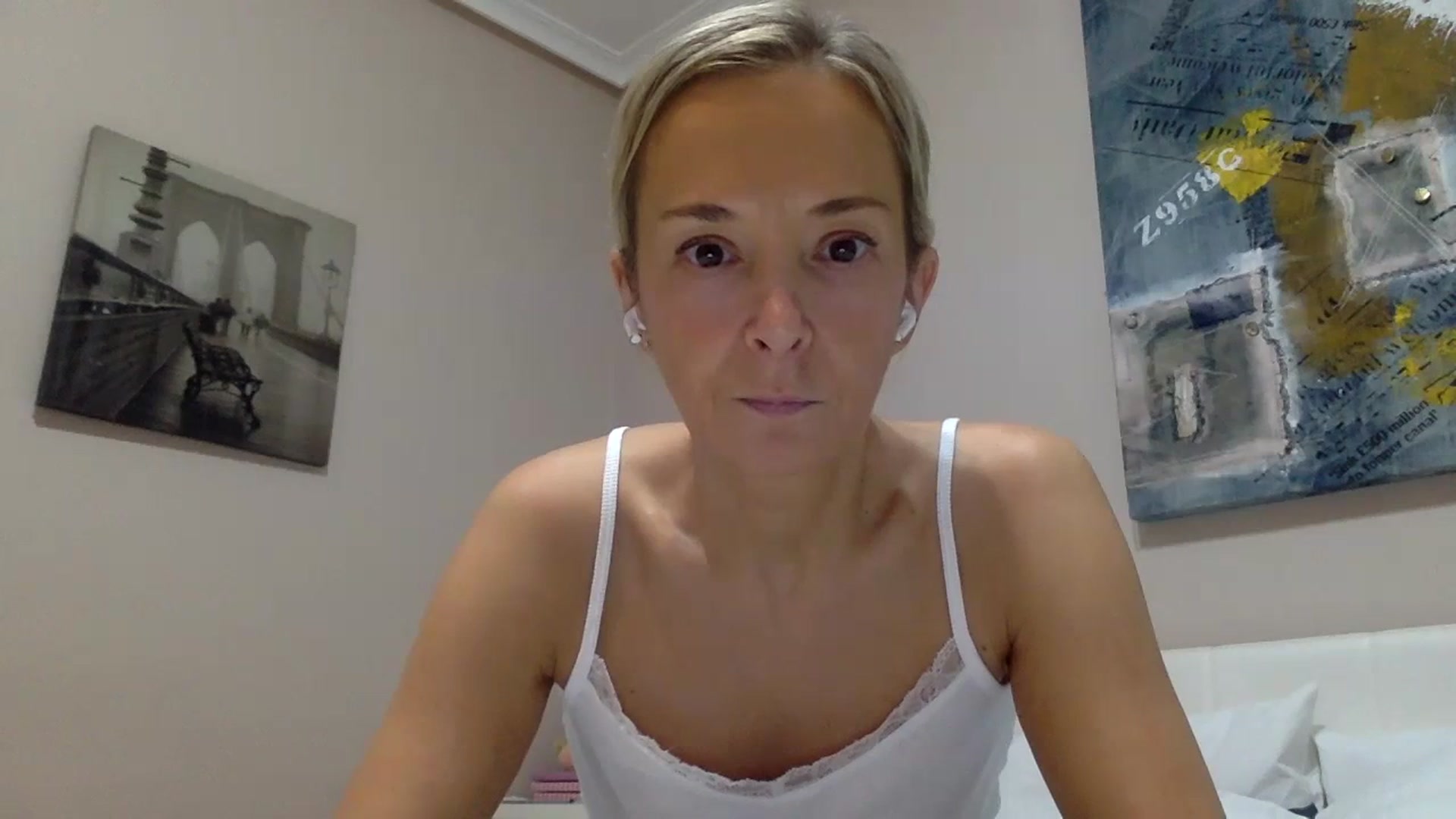 Gallery image thumbnail from Aimee_Angel's myfreecams stream on, 01/04/2024, 21:17 image 10 of 20