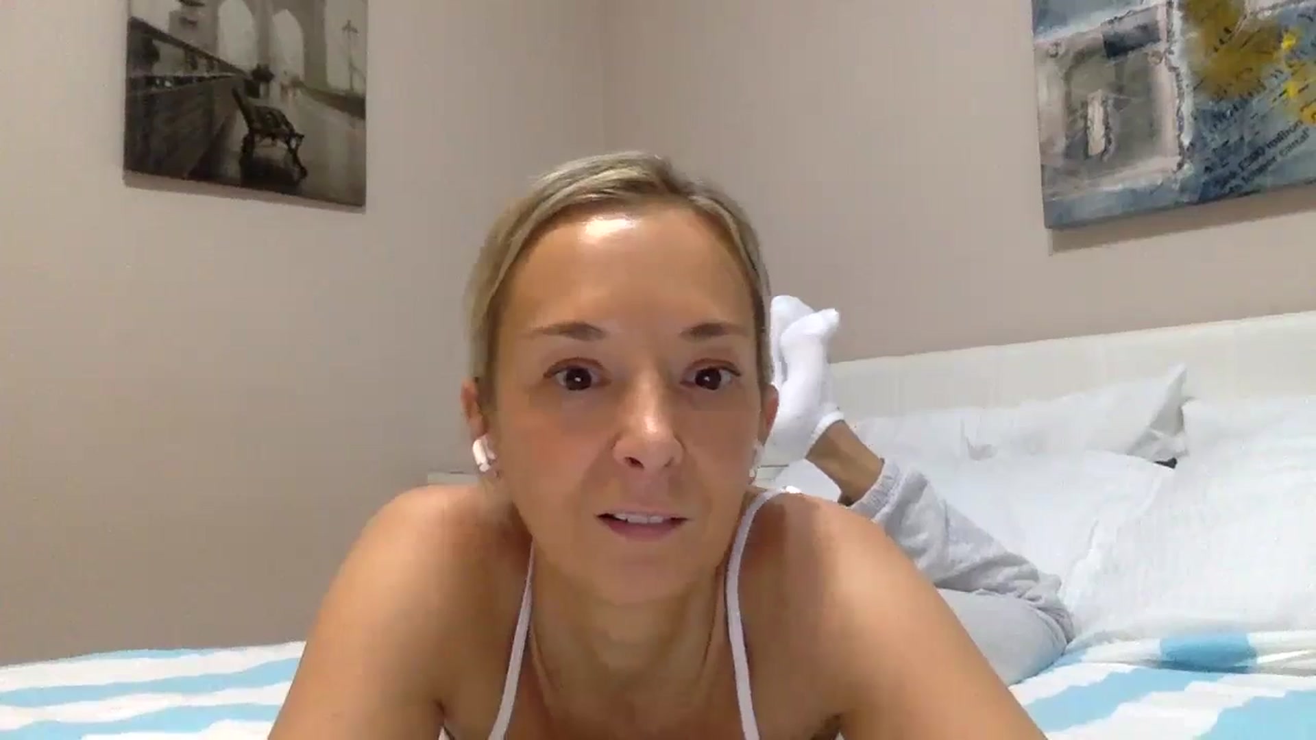 Gallery image thumbnail from Aimee_Angel's myfreecams stream on, 01/04/2024, 21:17 image 8 of 20