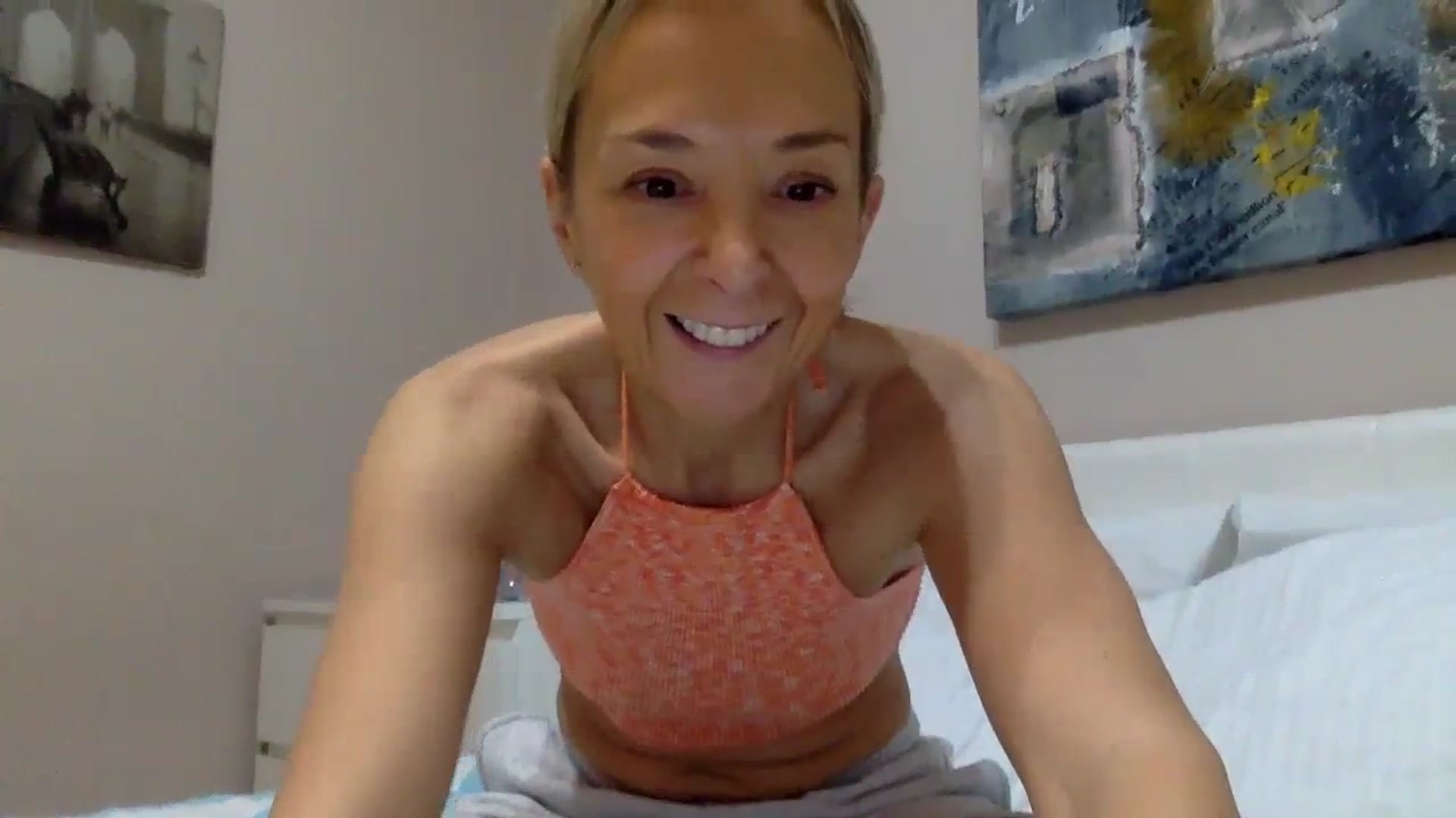 Gallery image thumbnail from Aimee_Angel's myfreecams stream on, 01/06/2024, 19:06 image 12 of 20