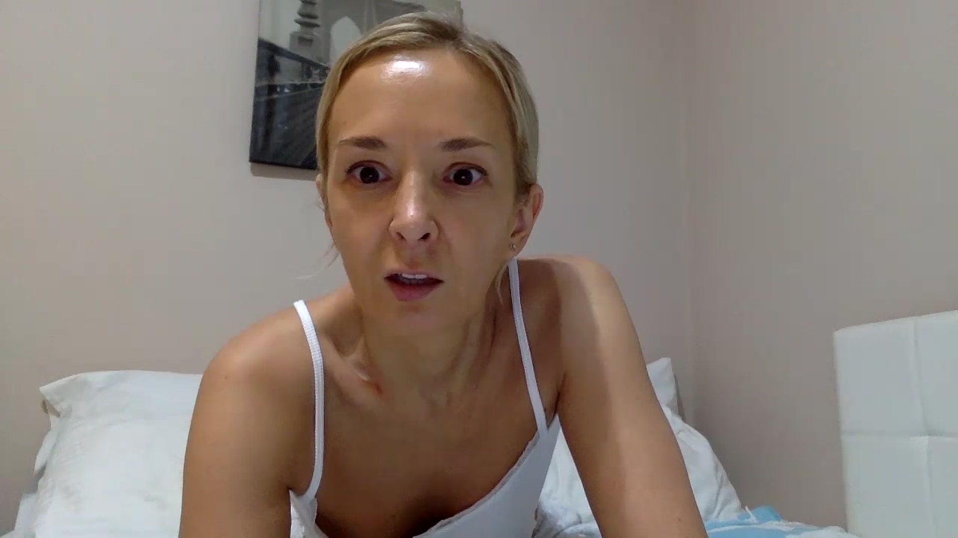 Gallery image thumbnail from Aimee_Angel's myfreecams stream on, 01/22/2024, 18:11 image 18 of 20