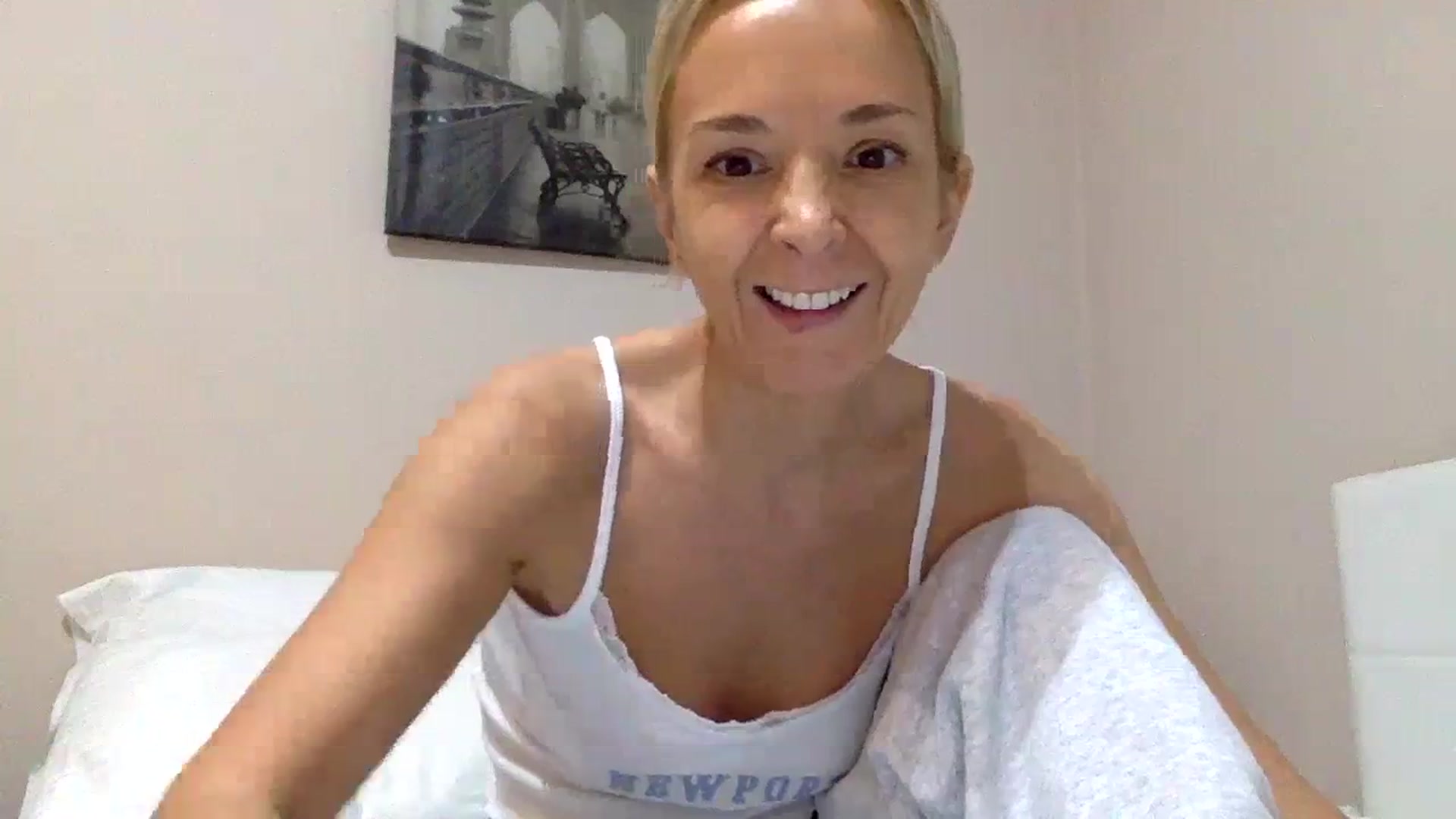 Gallery image thumbnail from Aimee_Angel's myfreecams stream on, 01/22/2024, 18:11 image 7 of 20