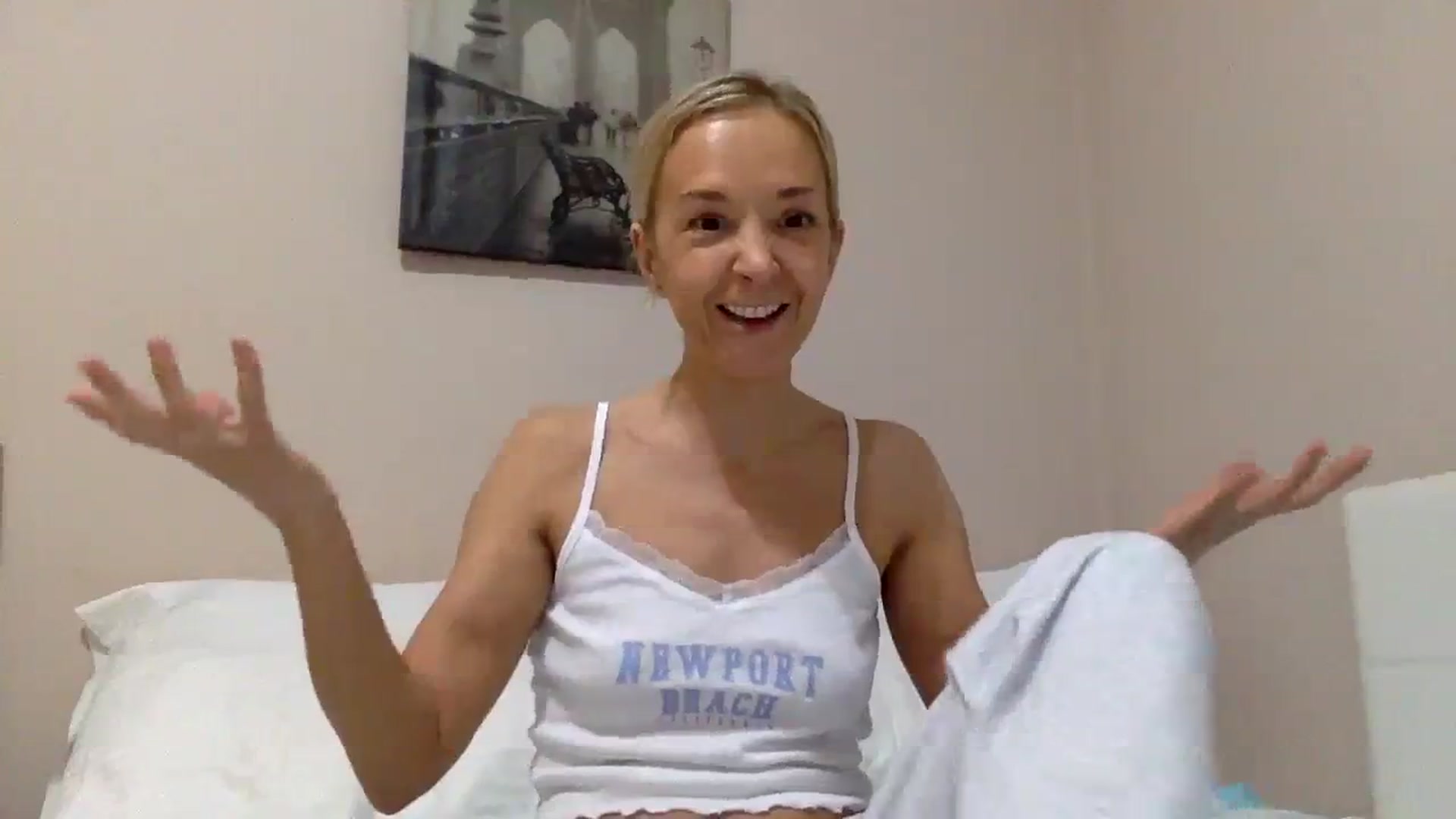 Gallery image thumbnail from Aimee_Angel's myfreecams stream on, 01/22/2024, 18:11 image 10 of 20