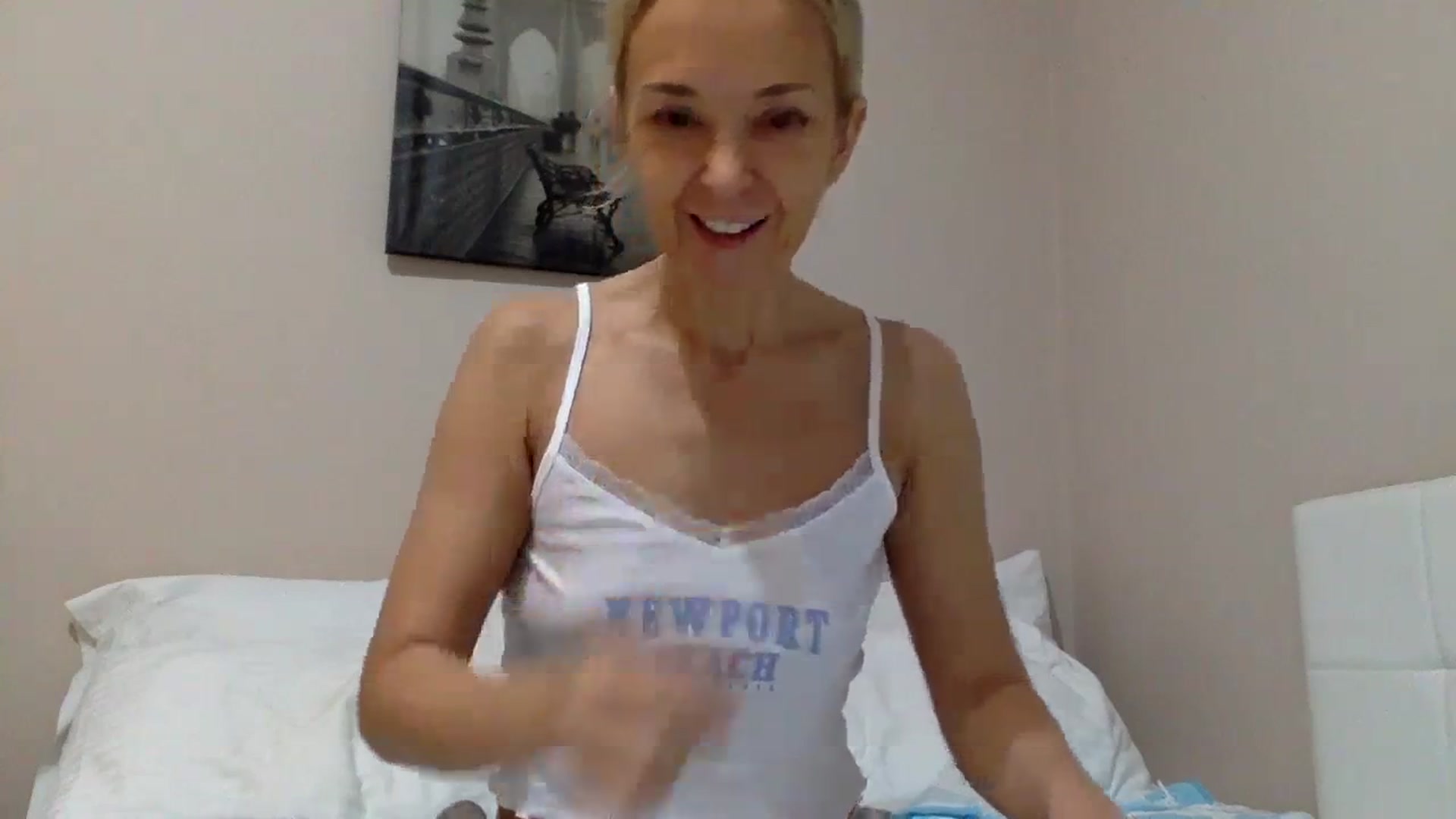 Gallery image thumbnail from Aimee_Angel's myfreecams stream on, 01/22/2024, 18:11 image 17 of 20