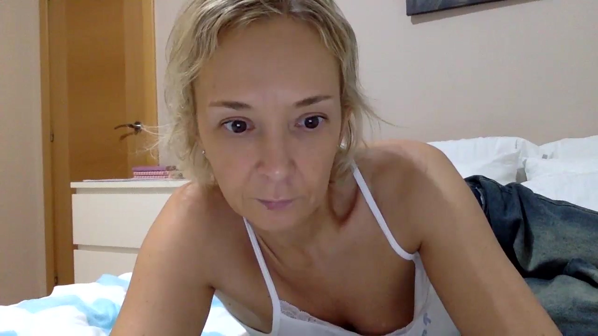 Gallery image thumbnail from Aimee_Angel's myfreecams stream on, 01/29/2024, 21:35 image 3 of 20