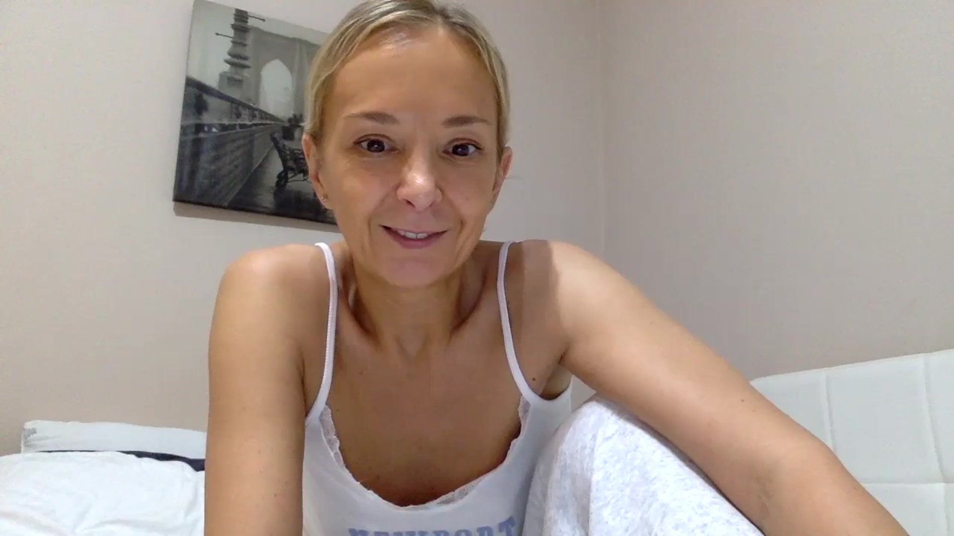 Gallery image thumbnail from Aimee_Angel's myfreecams stream on, 02/03/2024, 20:09 image 11 of 20