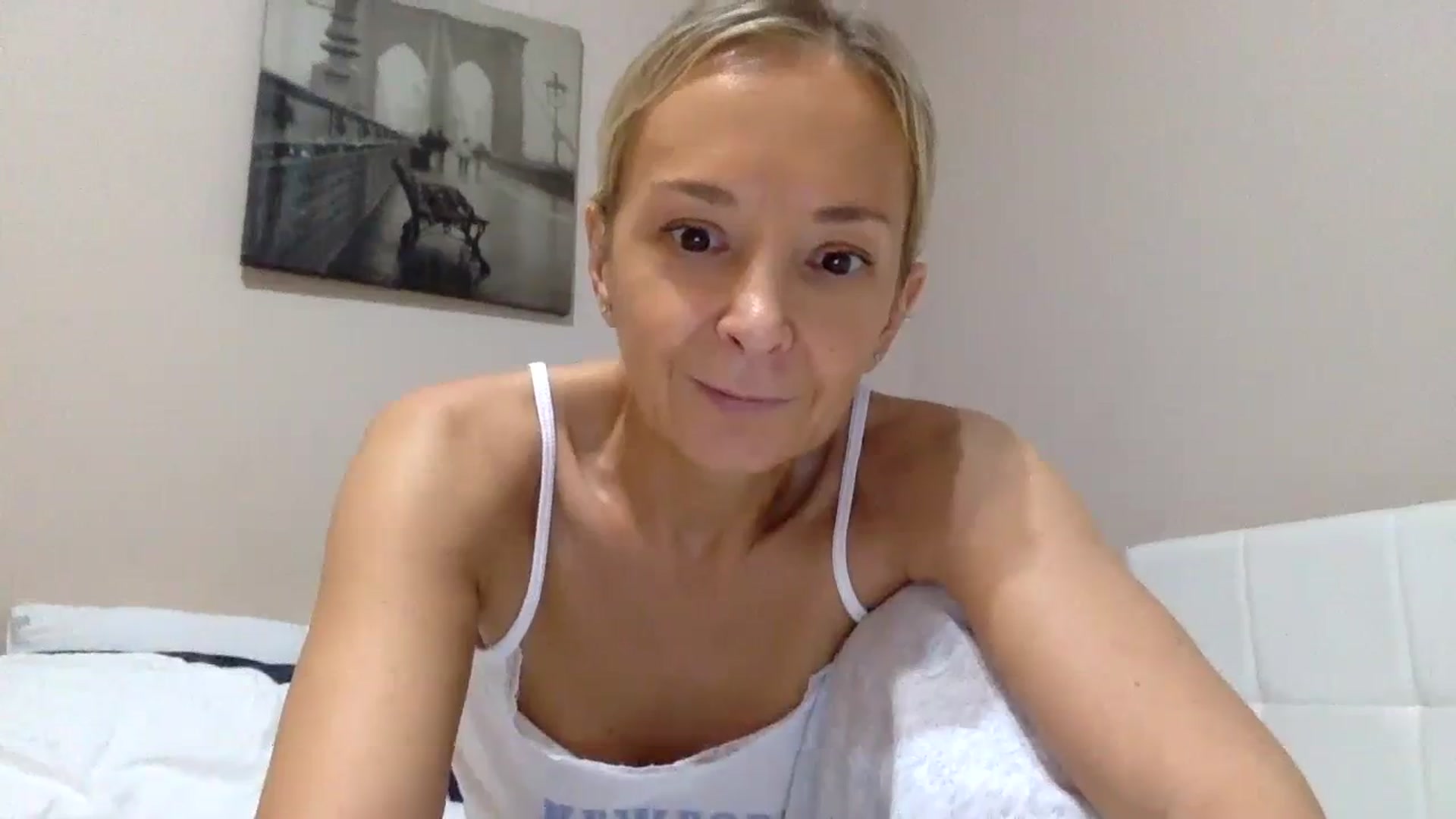 Gallery image thumbnail from Aimee_Angel's myfreecams stream on, 02/03/2024, 20:09 image 16 of 20
