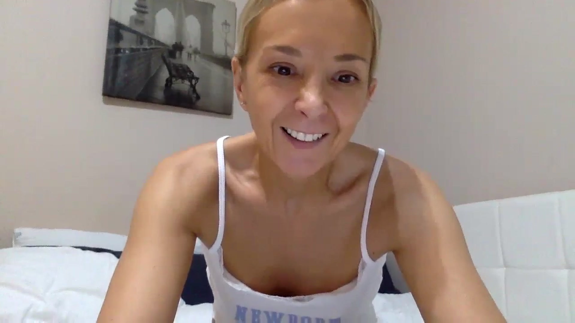 Gallery image thumbnail from Aimee_Angel's myfreecams stream on, 02/03/2024, 20:09 image 7 of 20