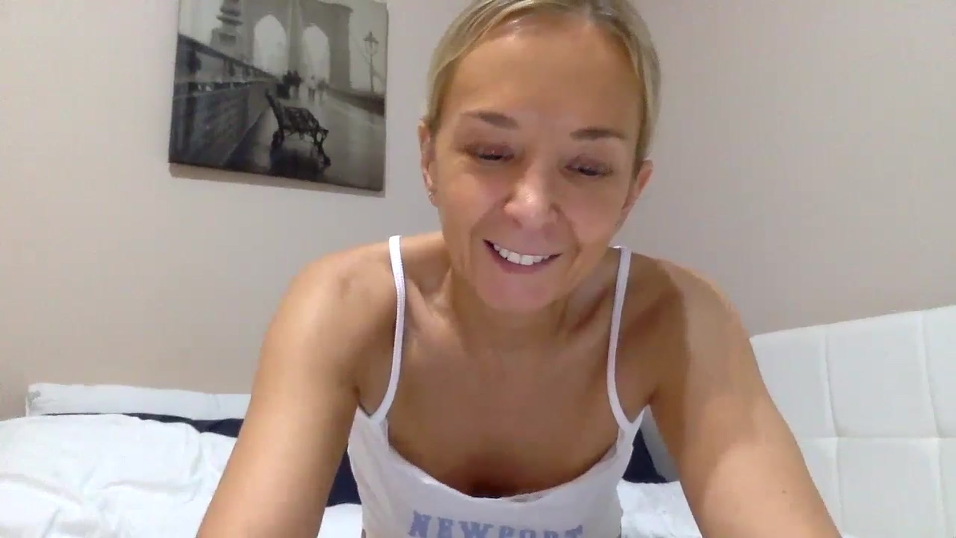 Gallery image thumbnail from Aimee_Angel's myfreecams stream on, 02/03/2024, 20:09 image 19 of 20