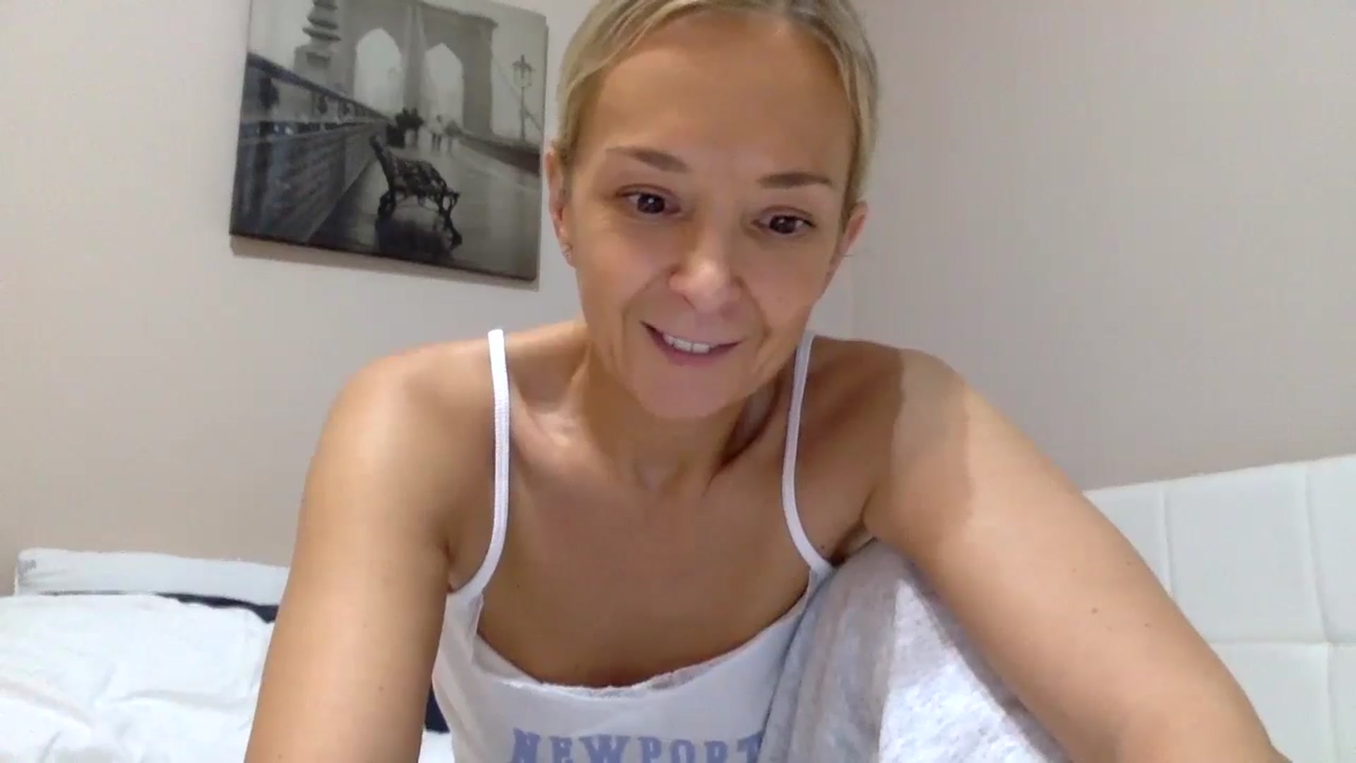 Gallery image thumbnail from Aimee_Angel's myfreecams stream on, 02/03/2024, 20:09 image 15 of 20