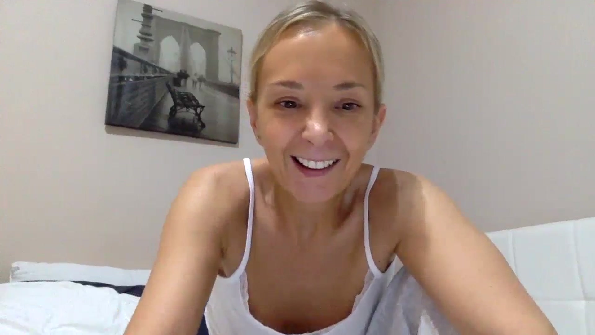 Gallery image thumbnail from Aimee_Angel's myfreecams stream on, 02/03/2024, 20:09 image 10 of 20