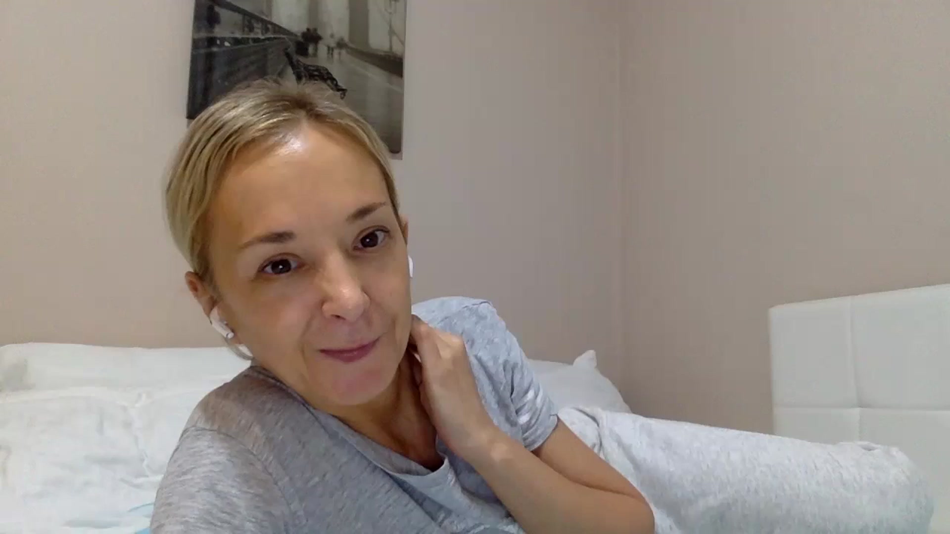 Gallery image thumbnail from Aimee_Angel's myfreecams stream on, 02/06/2024, 21:34 image 4 of 20