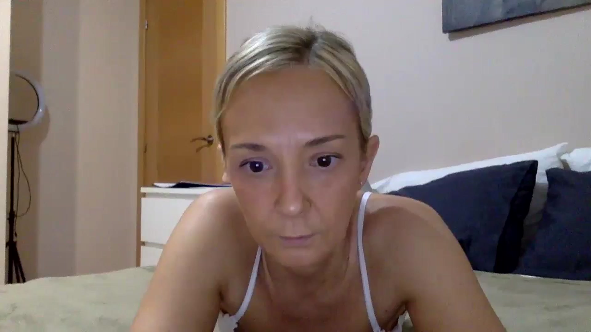 Gallery image thumbnail from Aimee_Angel's myfreecams stream on, 02/20/2024, 21:22 image 1 of 20