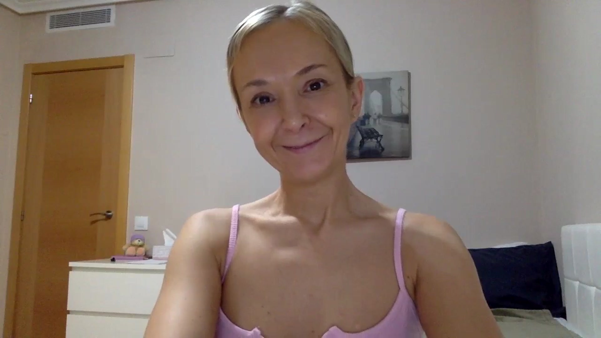 Gallery image thumbnail from Aimee_Angel's myfreecams stream on, 02/21/2024, 18:19 image 8 of 20