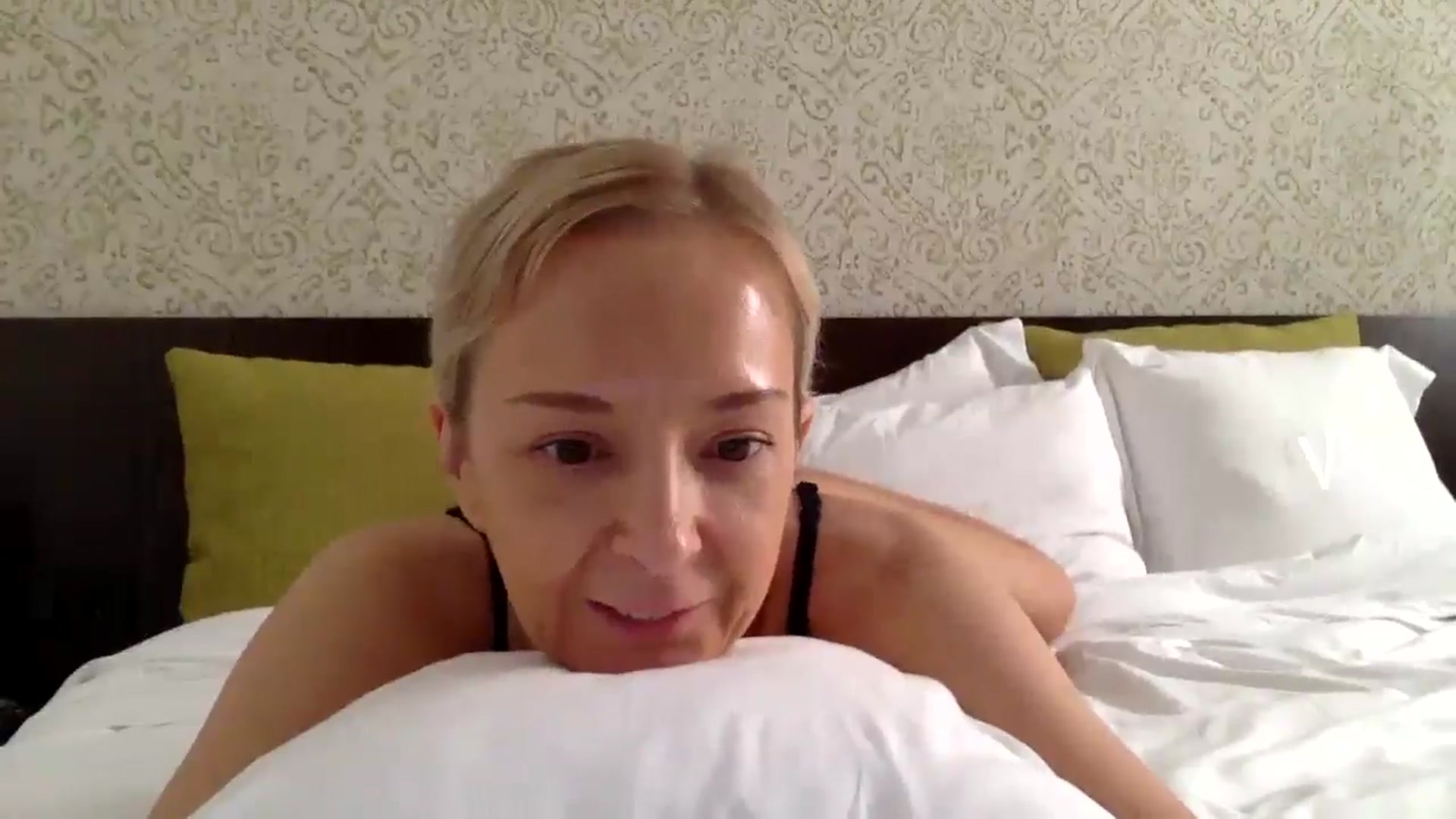 Gallery image thumbnail from Aimee_Angel's myfreecams stream on, 05/10/2024, 12:37 image 16 of 20