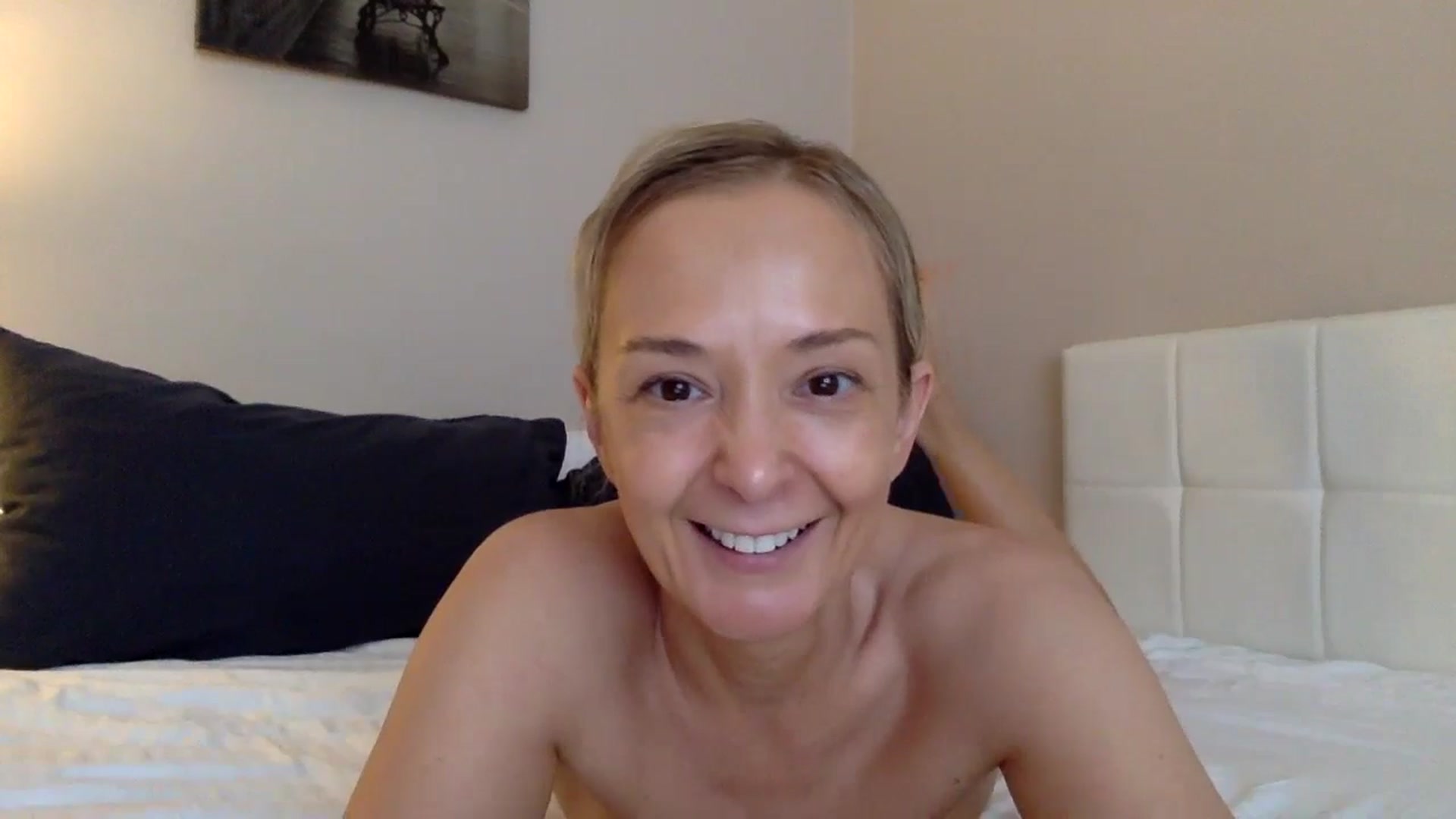 Gallery image thumbnail from Aimee_Angel's myfreecams stream on, 05/12/2024, 17:46 image 17 of 20