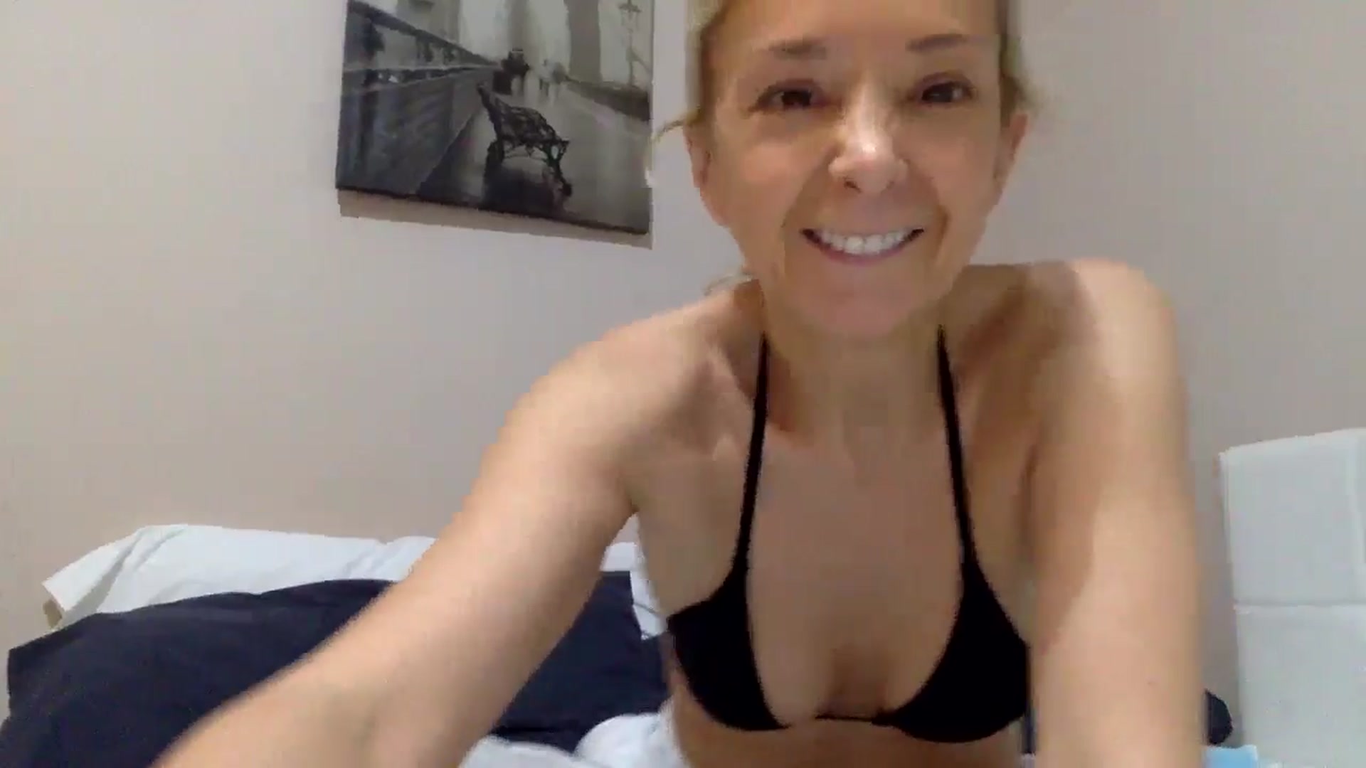 Gallery image thumbnail from Aimee_Angel's myfreecams stream on, 05/19/2024, 18:48 image 7 of 20