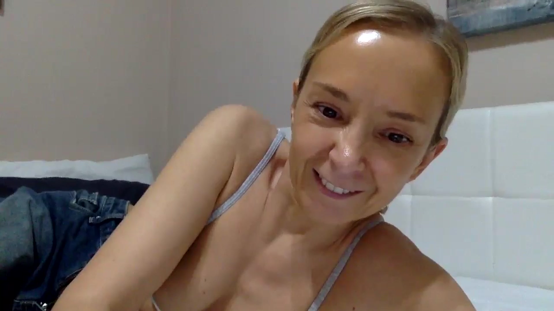 Gallery image thumbnail from Aimee_Angel's myfreecams stream on, 05/22/2024, 20:49 image 6 of 20