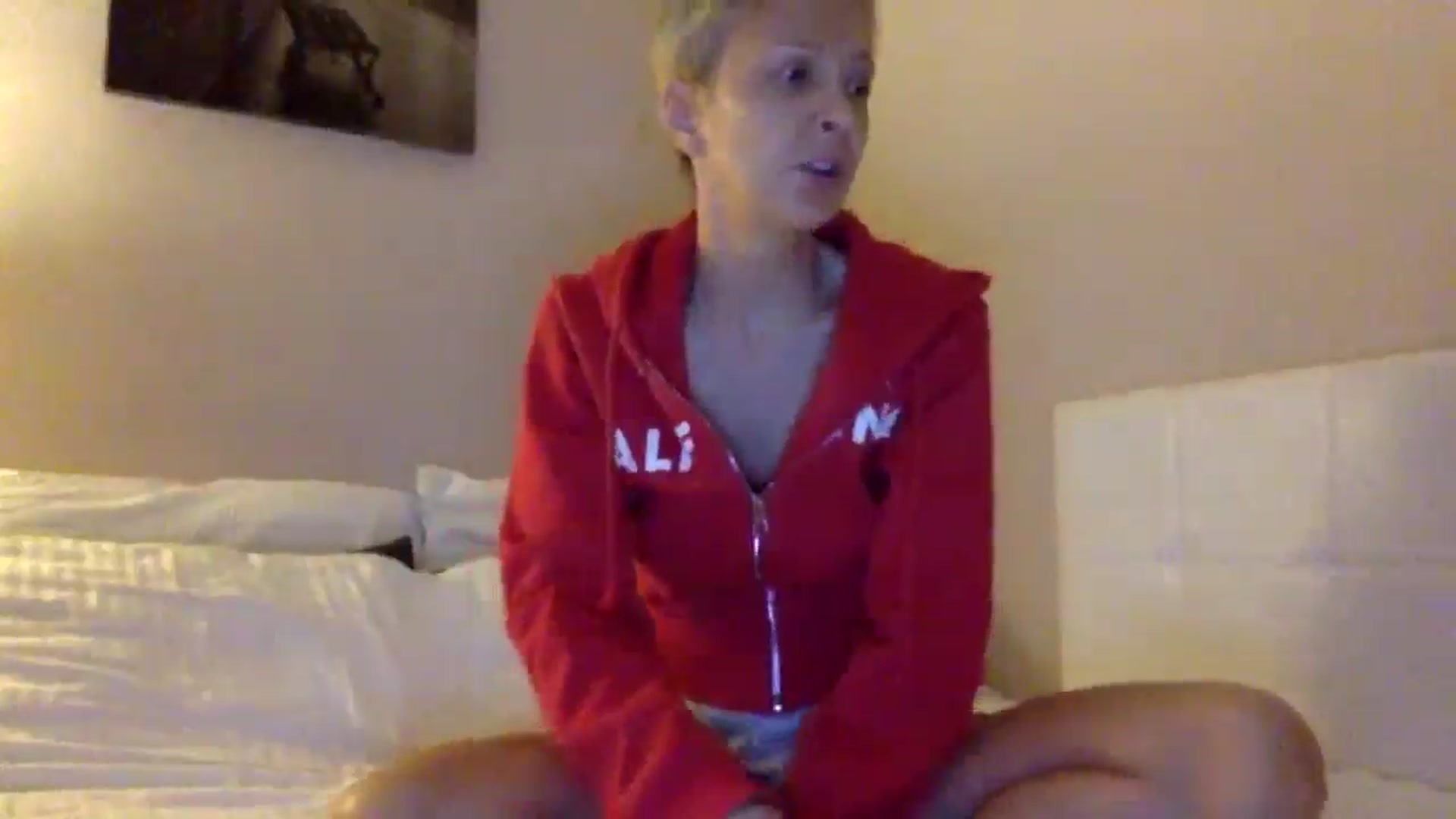 Gallery image thumbnail from Aimee_Angel's myfreecams stream on, 05/29/2024, 20:27 image 14 of 20