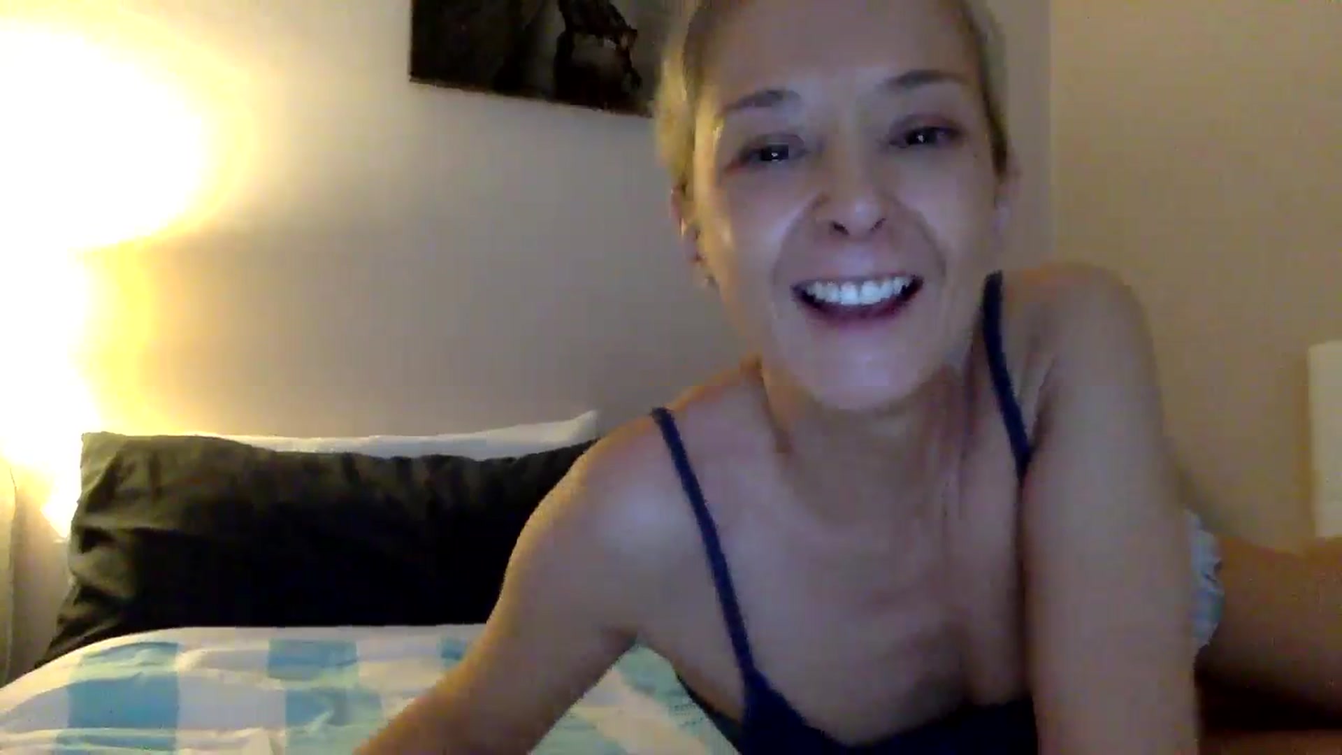 Gallery image thumbnail from Aimee_Angel's myfreecams stream on, 06/04/2024, 19:34 image 7 of 20