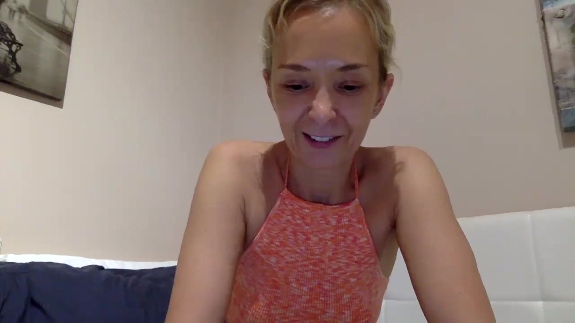 Gallery image thumbnail from Aimee_Angel's myfreecams stream on, 06/06/2024, 20:35 image 6 of 20