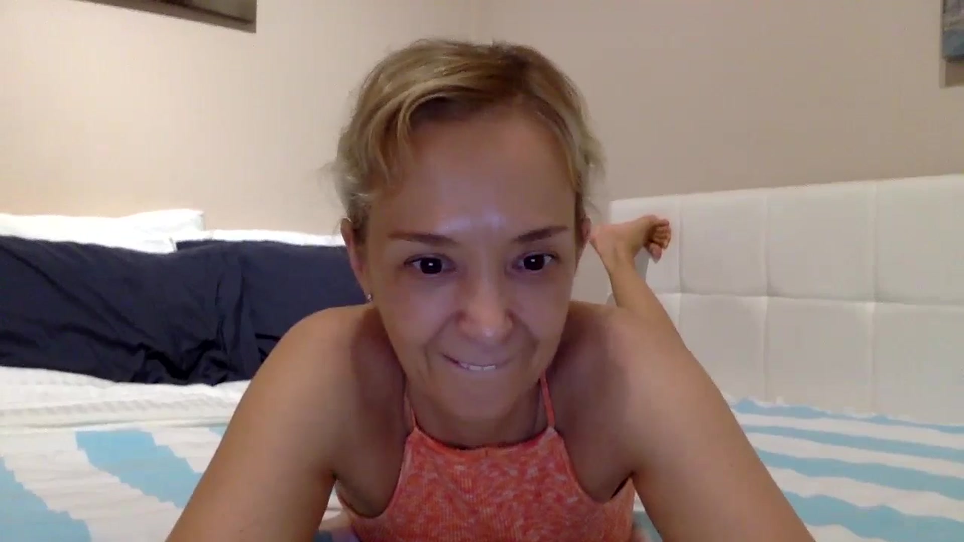 Gallery image thumbnail from Aimee_Angel's myfreecams stream on, 06/06/2024, 20:35 image 10 of 20