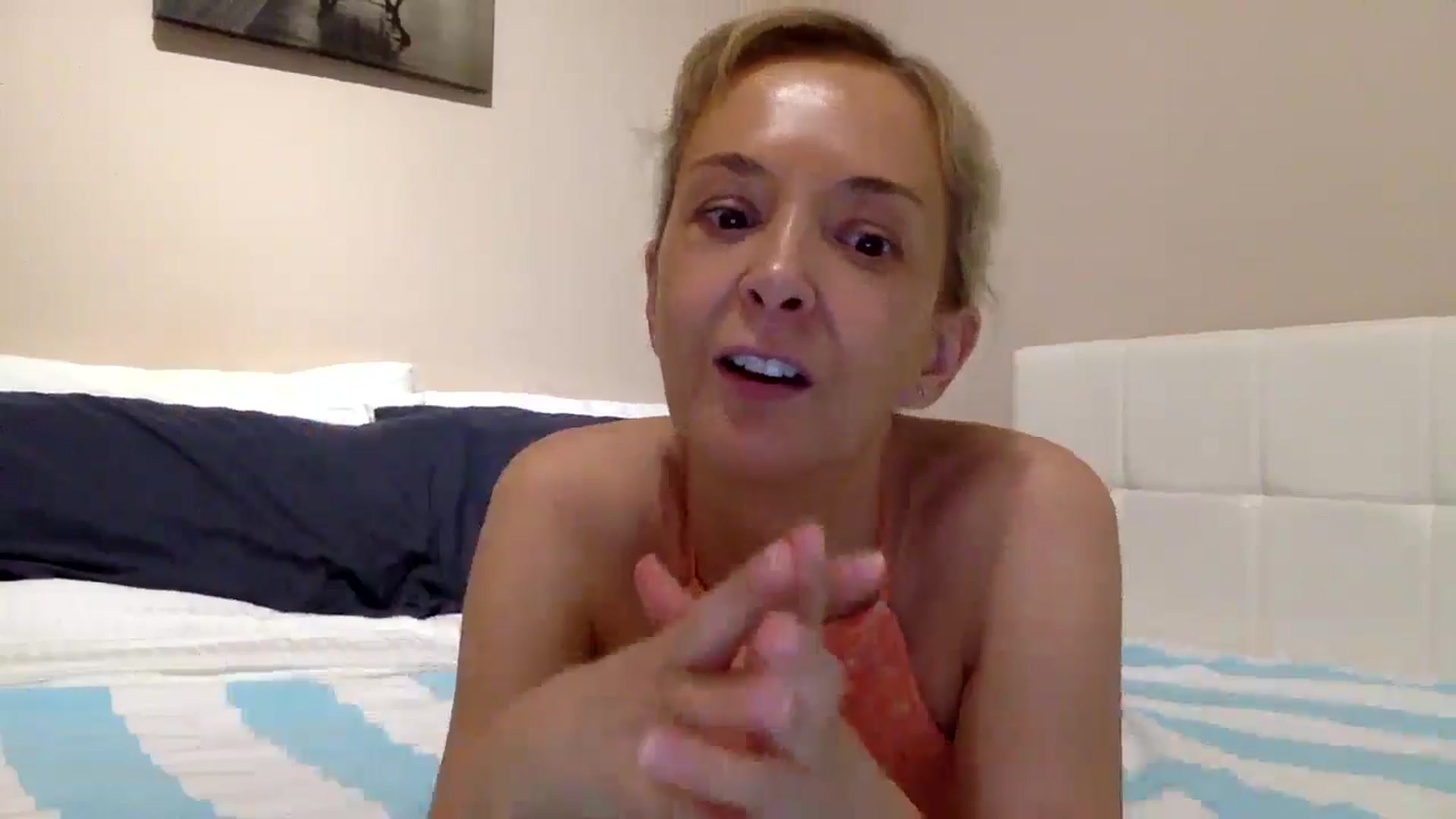 Gallery image thumbnail from Aimee_Angel's myfreecams stream on, 06/06/2024, 20:35 image 15 of 20
