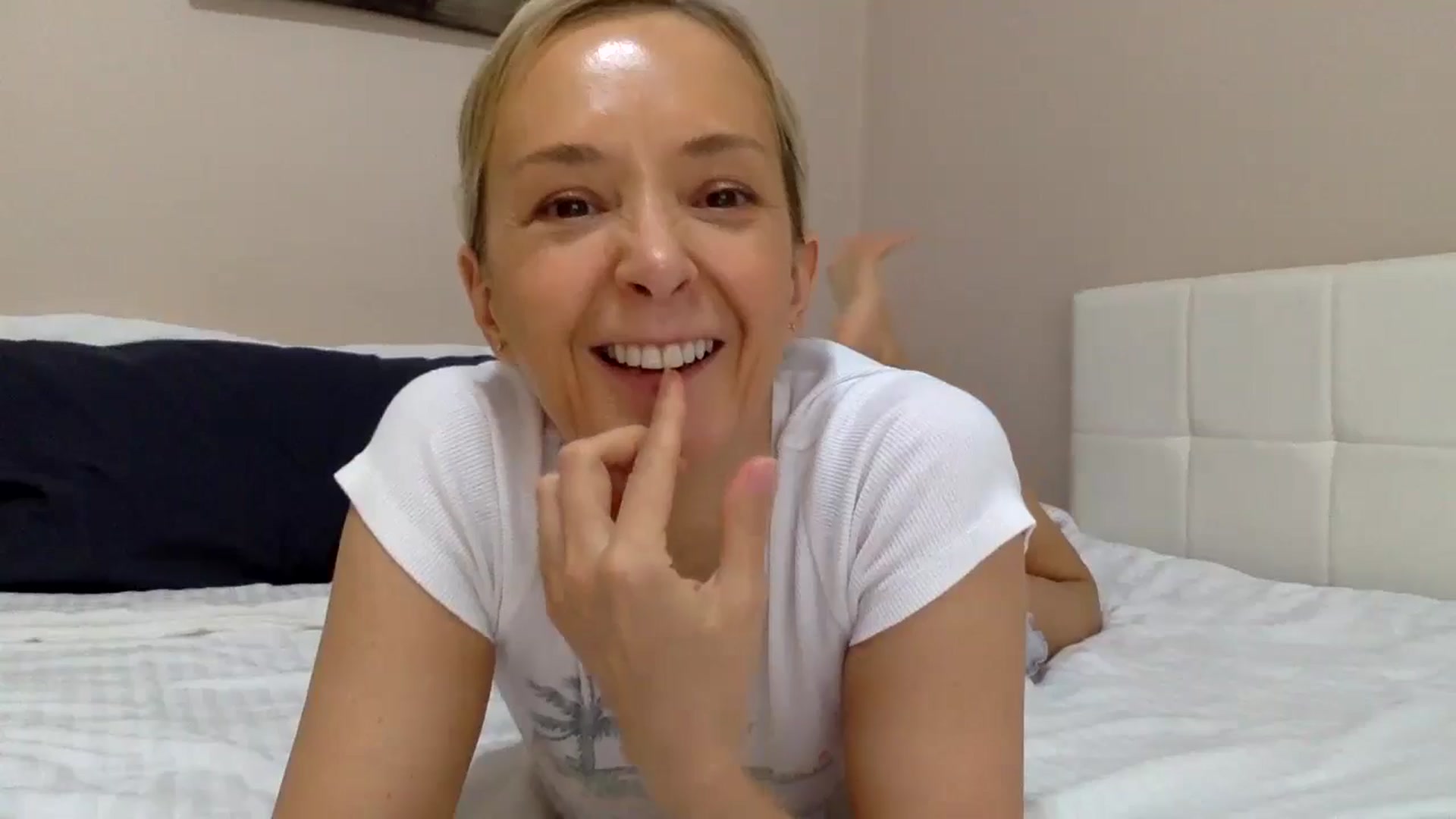 Gallery image thumbnail from Aimee_Angel's myfreecams stream on, 06/09/2024, 17:55 image 16 of 20