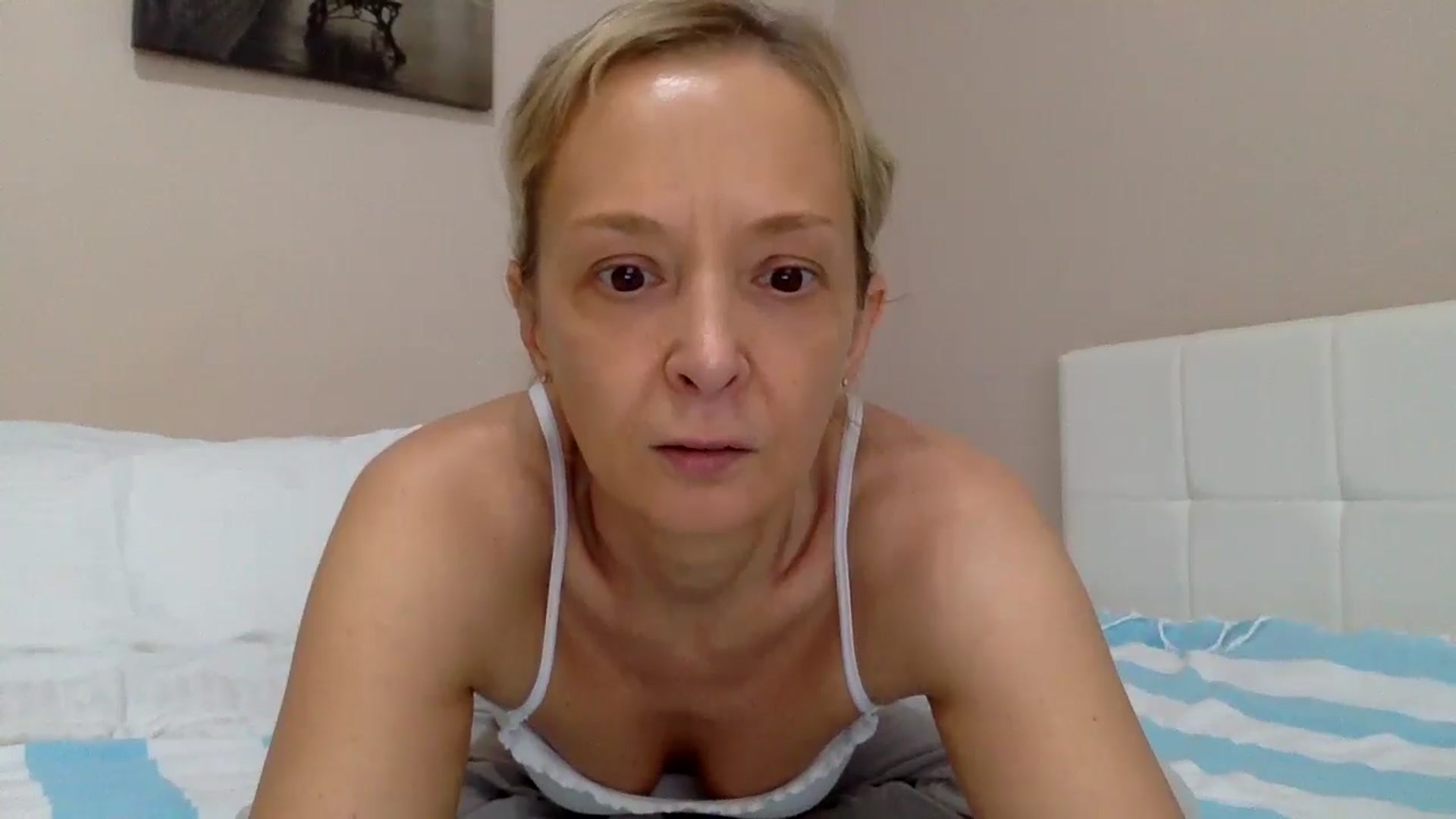Gallery image thumbnail from Aimee_Angel's myfreecams stream on, 06/12/2024, 18:43 image 15 of 20
