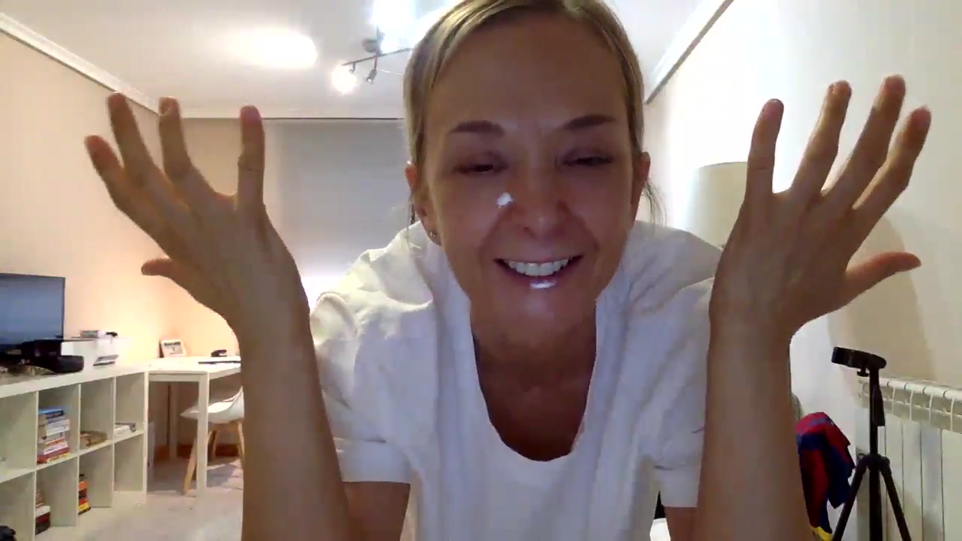 Gallery image thumbnail from Aimee_Angel's myfreecams stream on, 06/13/2024, 18:58 image 13 of 20