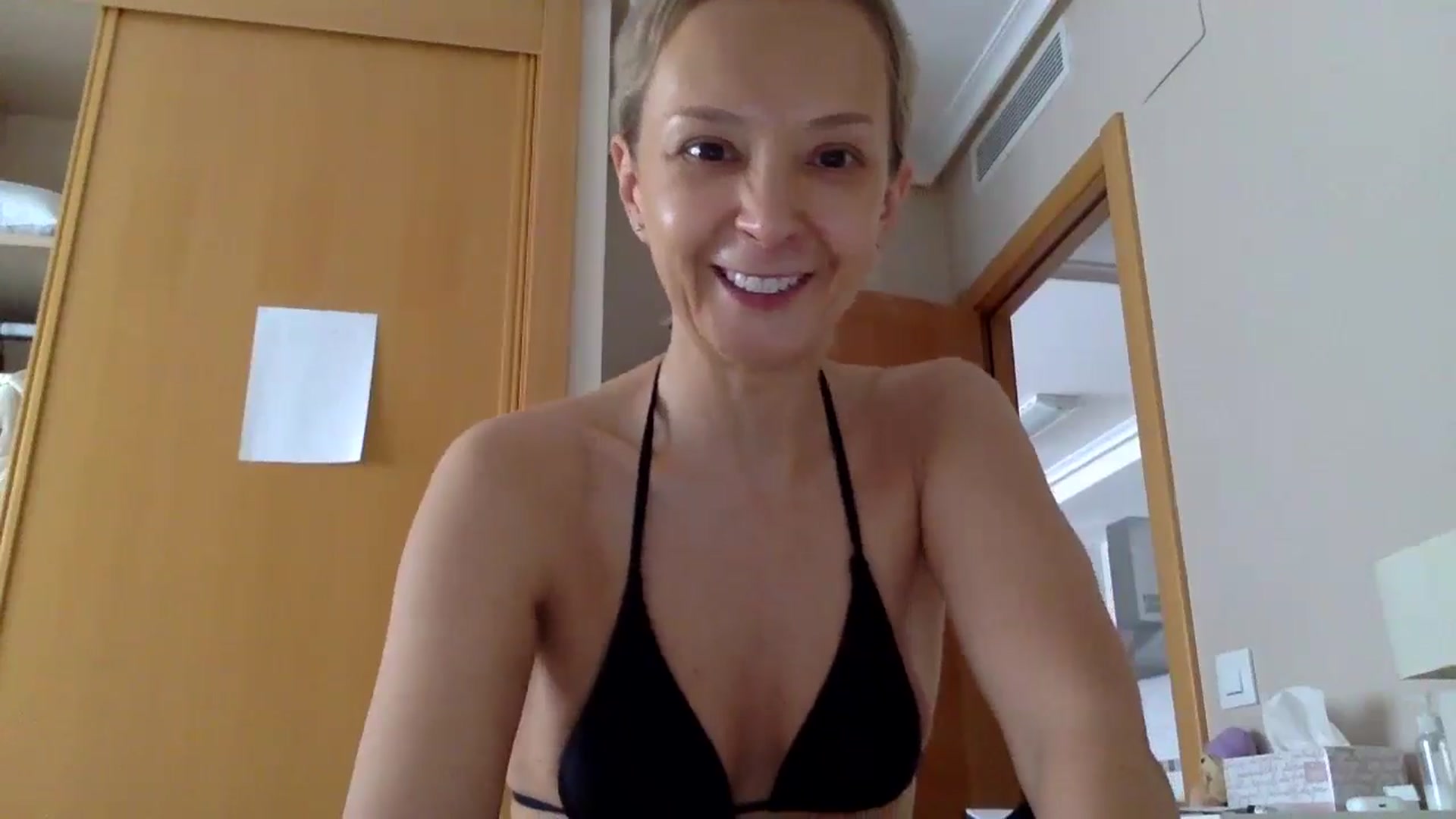 Gallery image thumbnail from Aimee_Angel's myfreecams stream on, 06/16/2024, 15:01 image 5 of 20