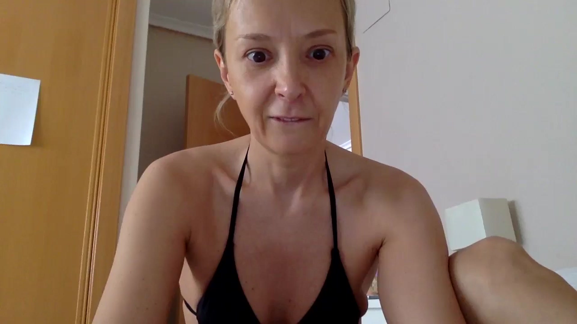 Gallery image thumbnail from Aimee_Angel's myfreecams stream on, 06/16/2024, 15:01 image 15 of 20