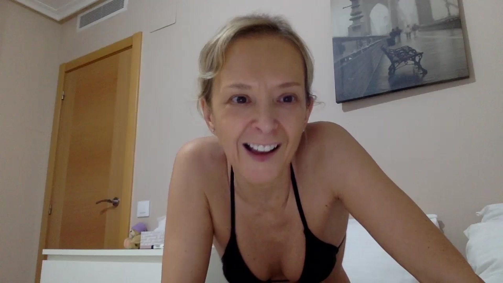 Gallery image thumbnail from Aimee_Angel's myfreecams stream on, 06/16/2024, 19:51 image 2 of 20