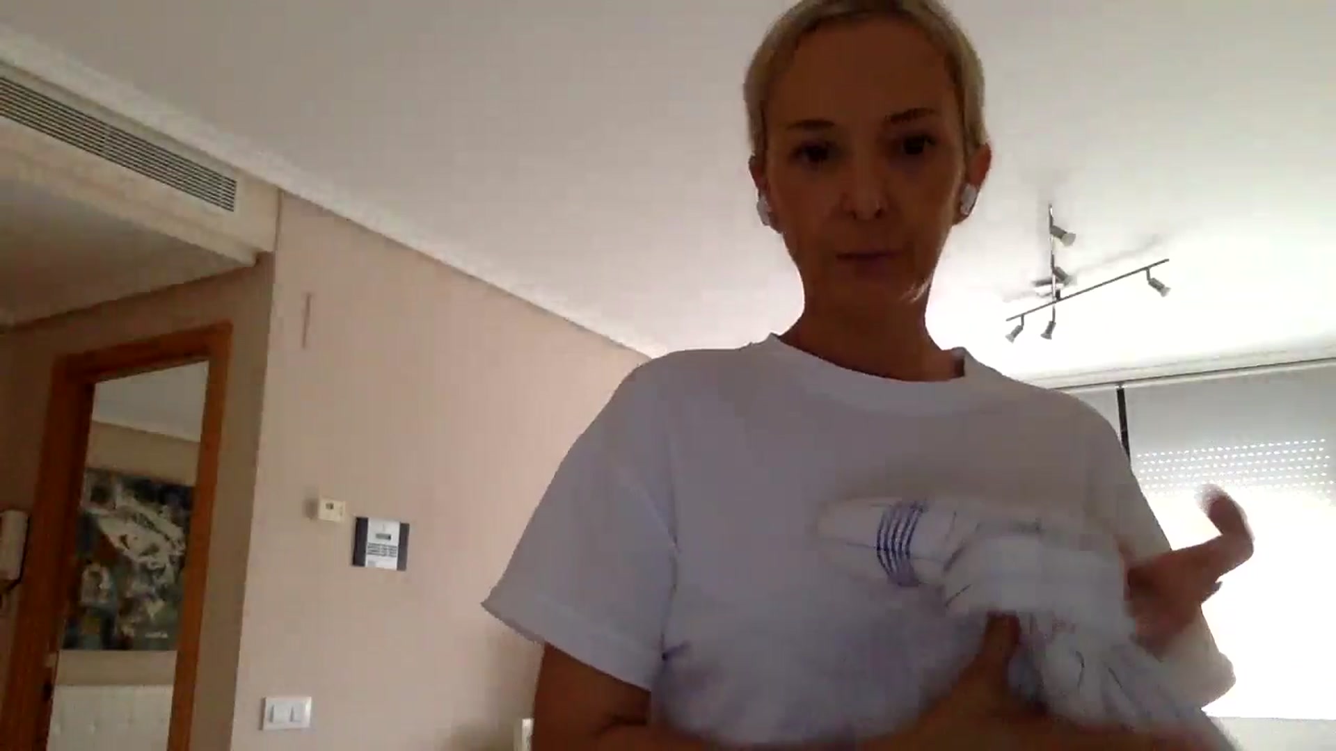 Gallery image thumbnail from Aimee_Angel's myfreecams stream on, 07/13/2024, 17:14 image 10 of 20