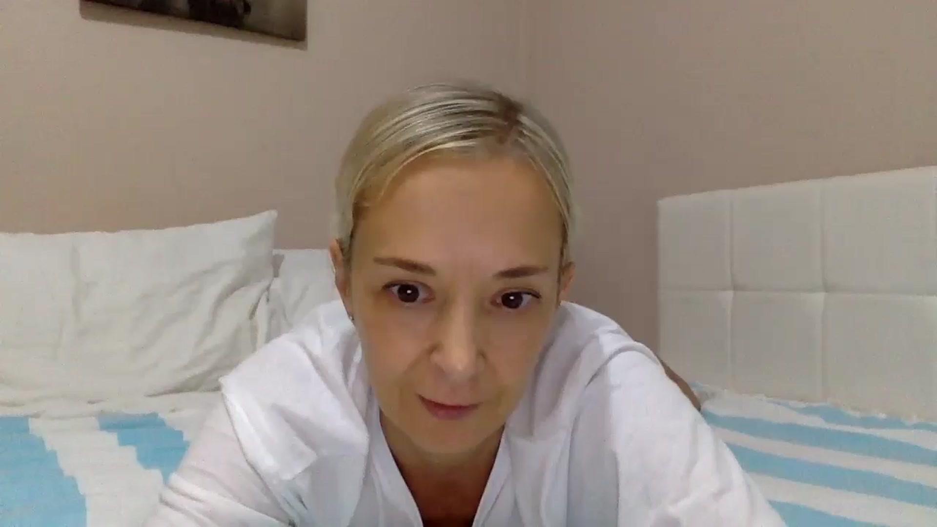 Gallery image thumbnail from Aimee_Angel's myfreecams stream on, 07/16/2024, 21:38 image 11 of 20