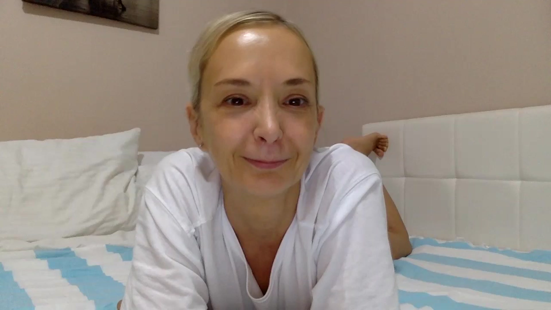 Gallery image thumbnail from Aimee_Angel's myfreecams stream on, 07/16/2024, 21:38 image 16 of 20