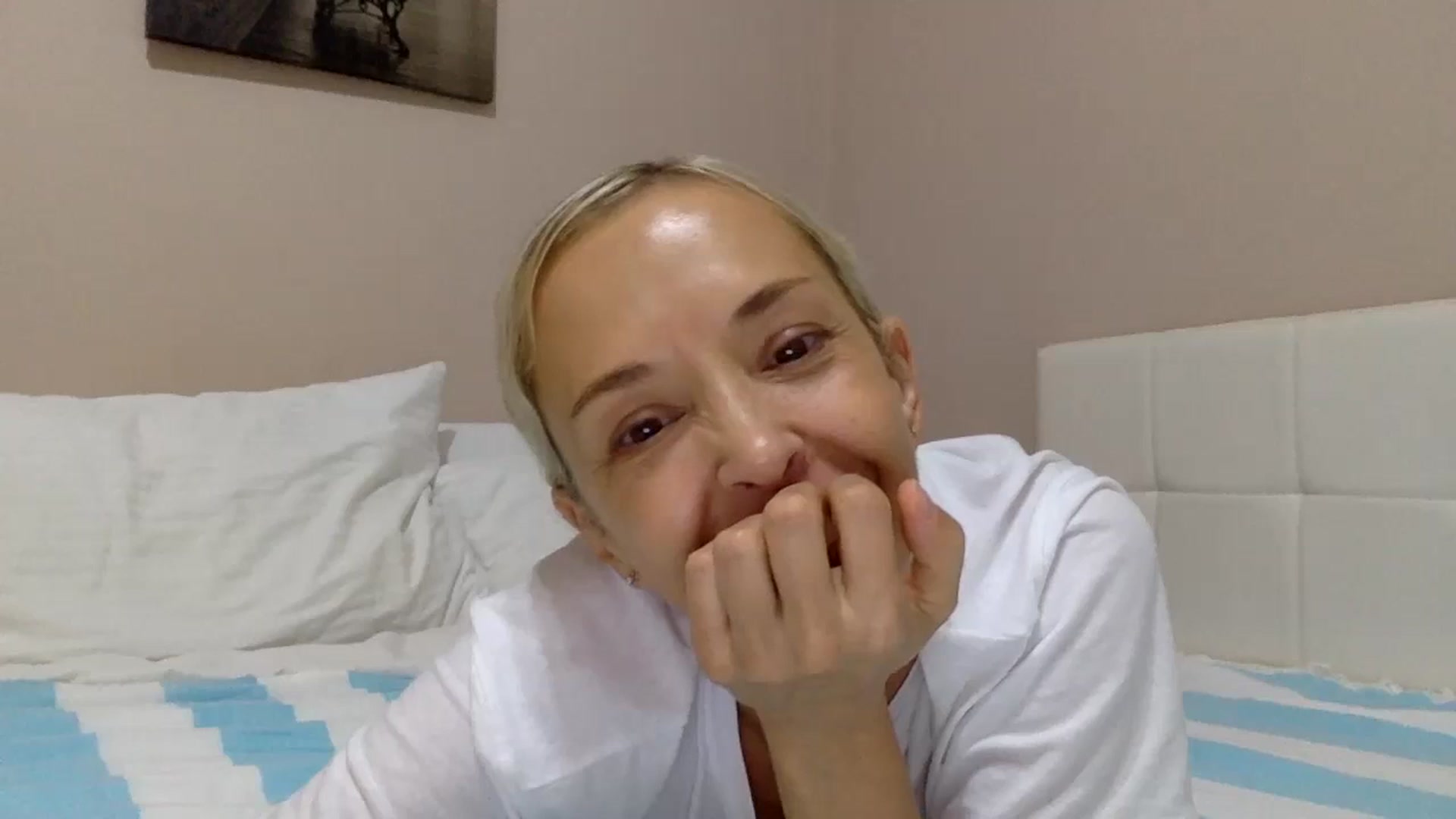 Gallery image thumbnail from Aimee_Angel's myfreecams stream on, 07/16/2024, 21:38 image 10 of 20