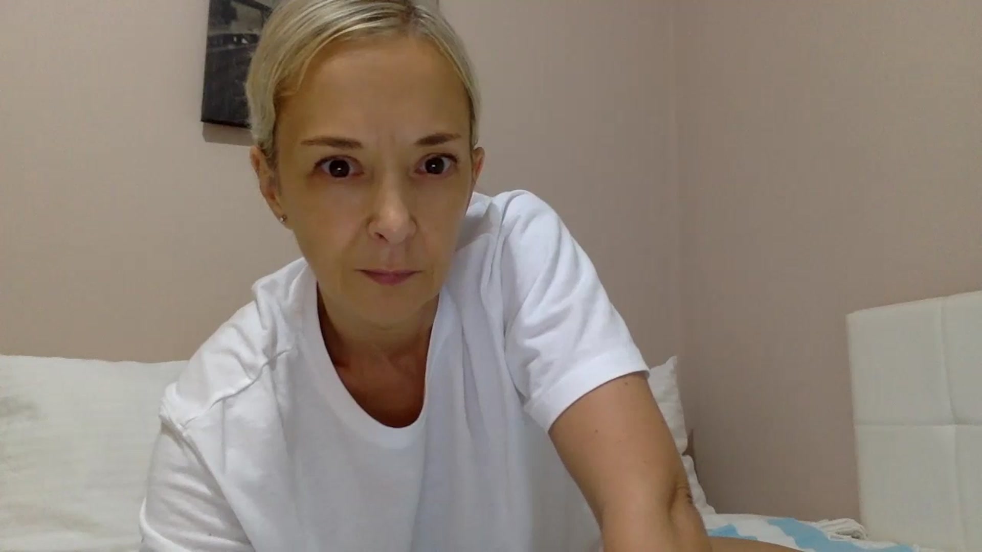 Gallery image thumbnail from Aimee_Angel's myfreecams stream on, 07/16/2024, 21:38 image 9 of 20