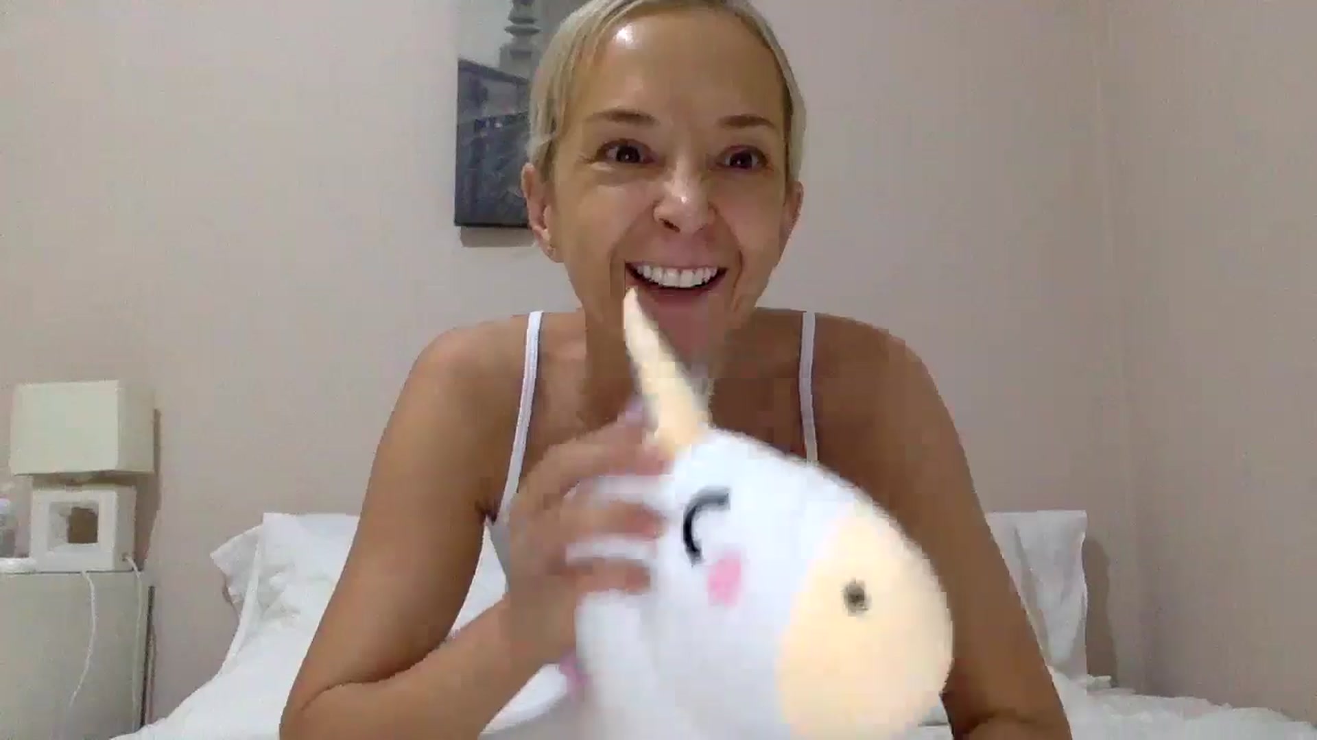 Gallery image thumbnail from Aimee_Angel's myfreecams stream on, 07/22/2024, 21:31 image 13 of 20