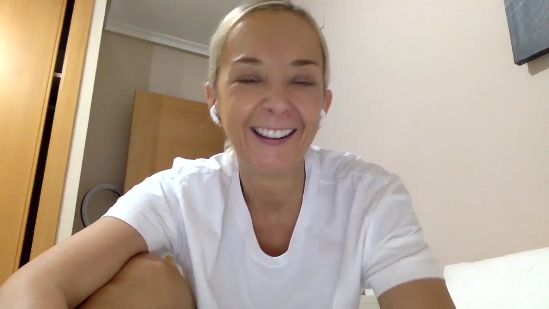 Gallery image thumbnail from Aimee_Angel's myfreecams stream on, 07/25/2024, 21:02 image 17 of 20