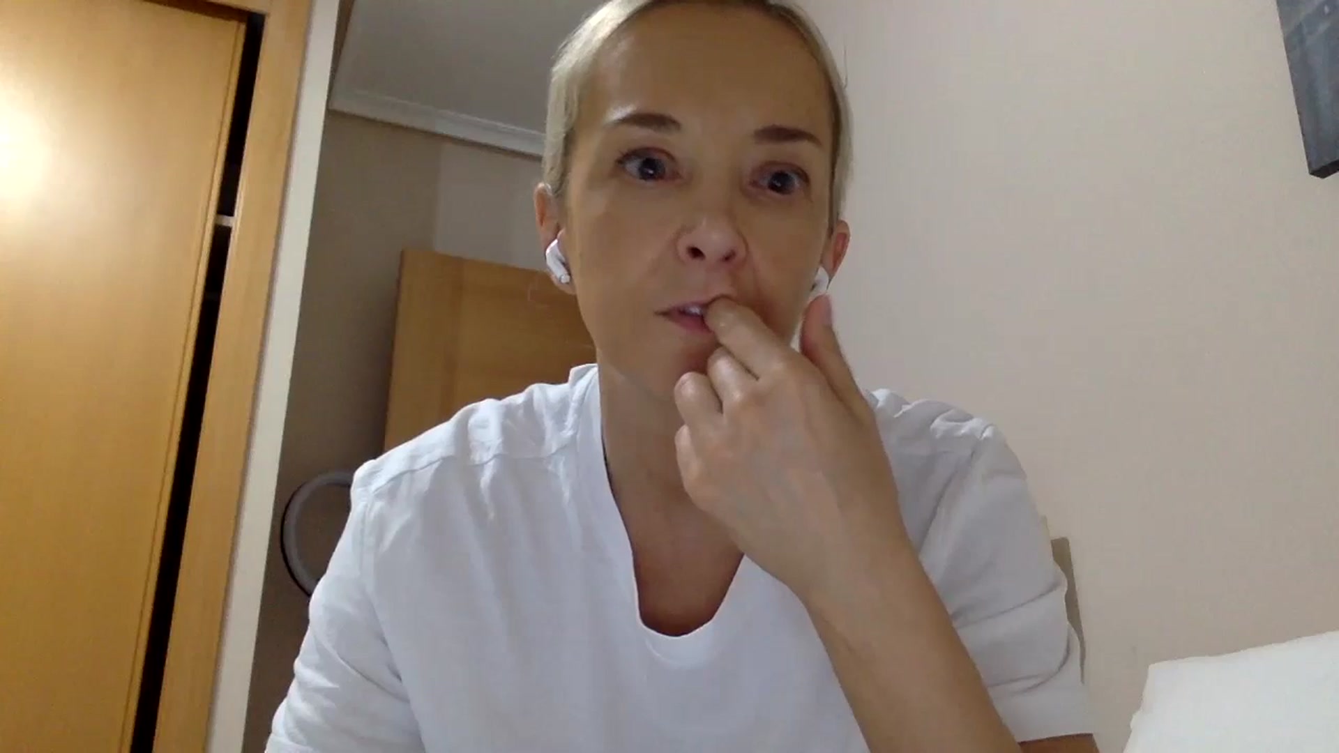 Gallery image thumbnail from Aimee_Angel's myfreecams stream on, 07/25/2024, 21:02 image 10 of 20
