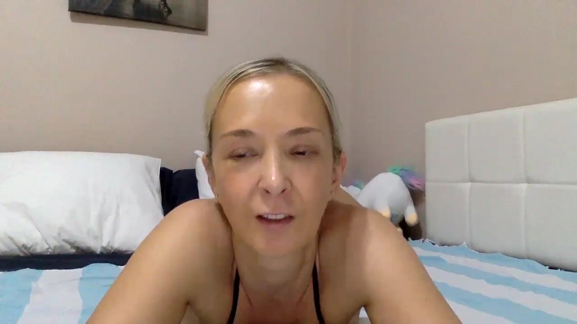 Gallery image thumbnail from Aimee_Angel's myfreecams stream on, 07/30/2024, 22:04 image 4 of 20