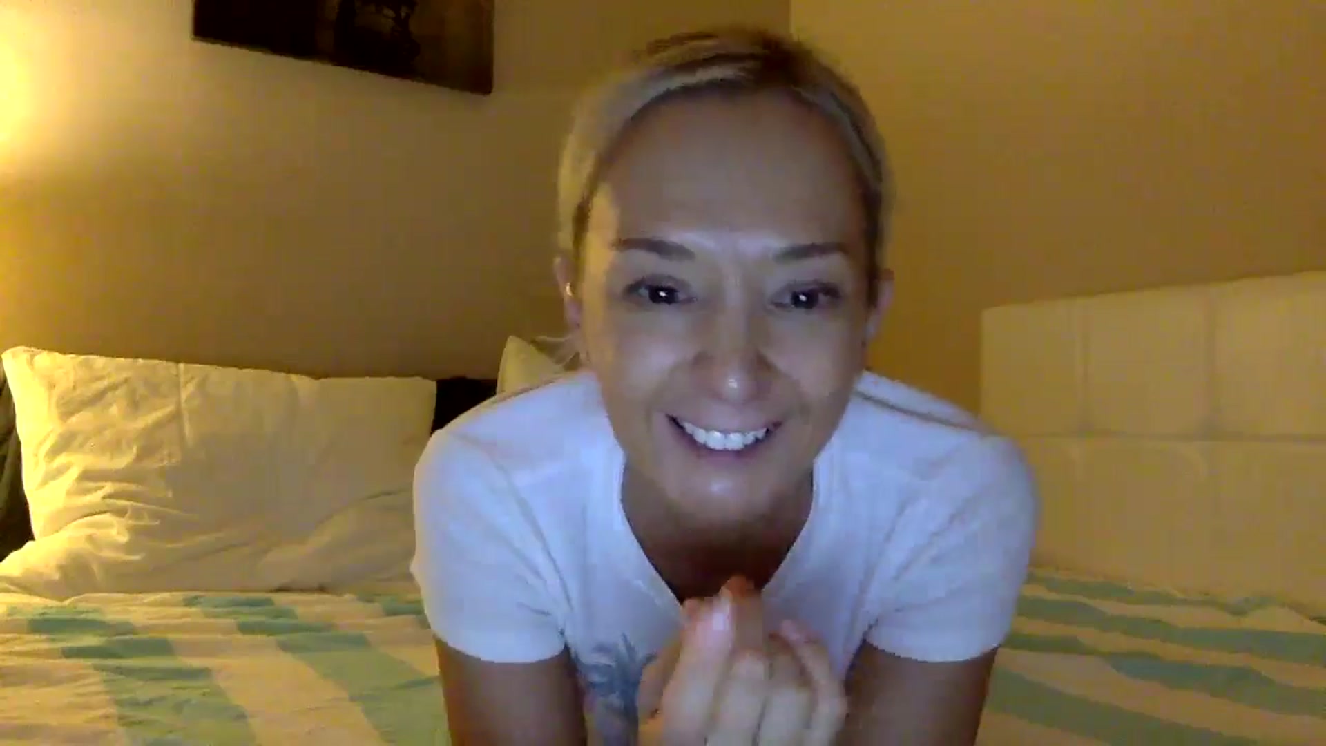 Gallery image thumbnail from Aimee_Angel's myfreecams stream on, 08/07/2024, 18:35 image 15 of 20