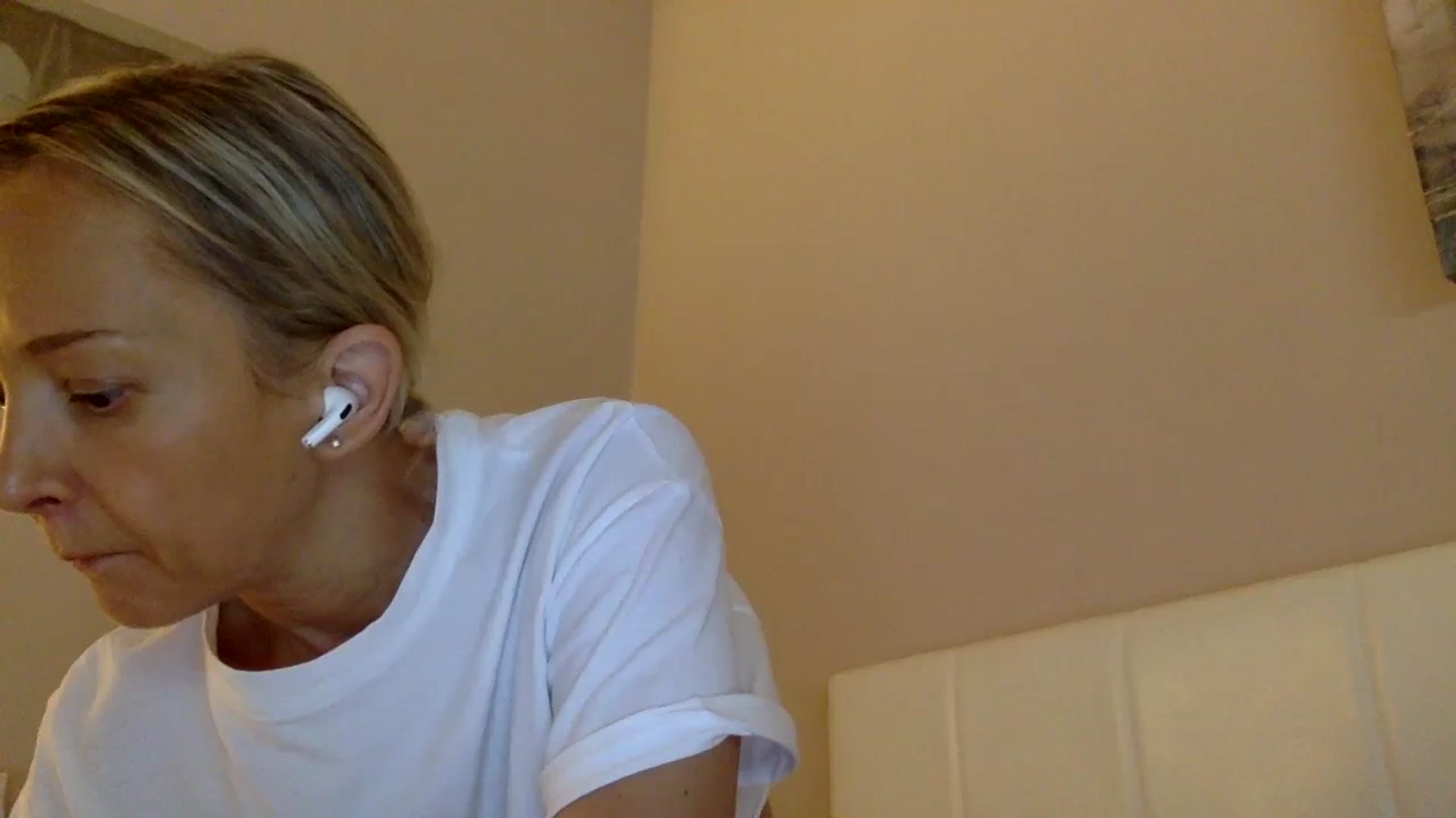 Gallery image thumbnail from Aimee_Angel's myfreecams stream on, 08/16/2024, 15:03 image 7 of 20